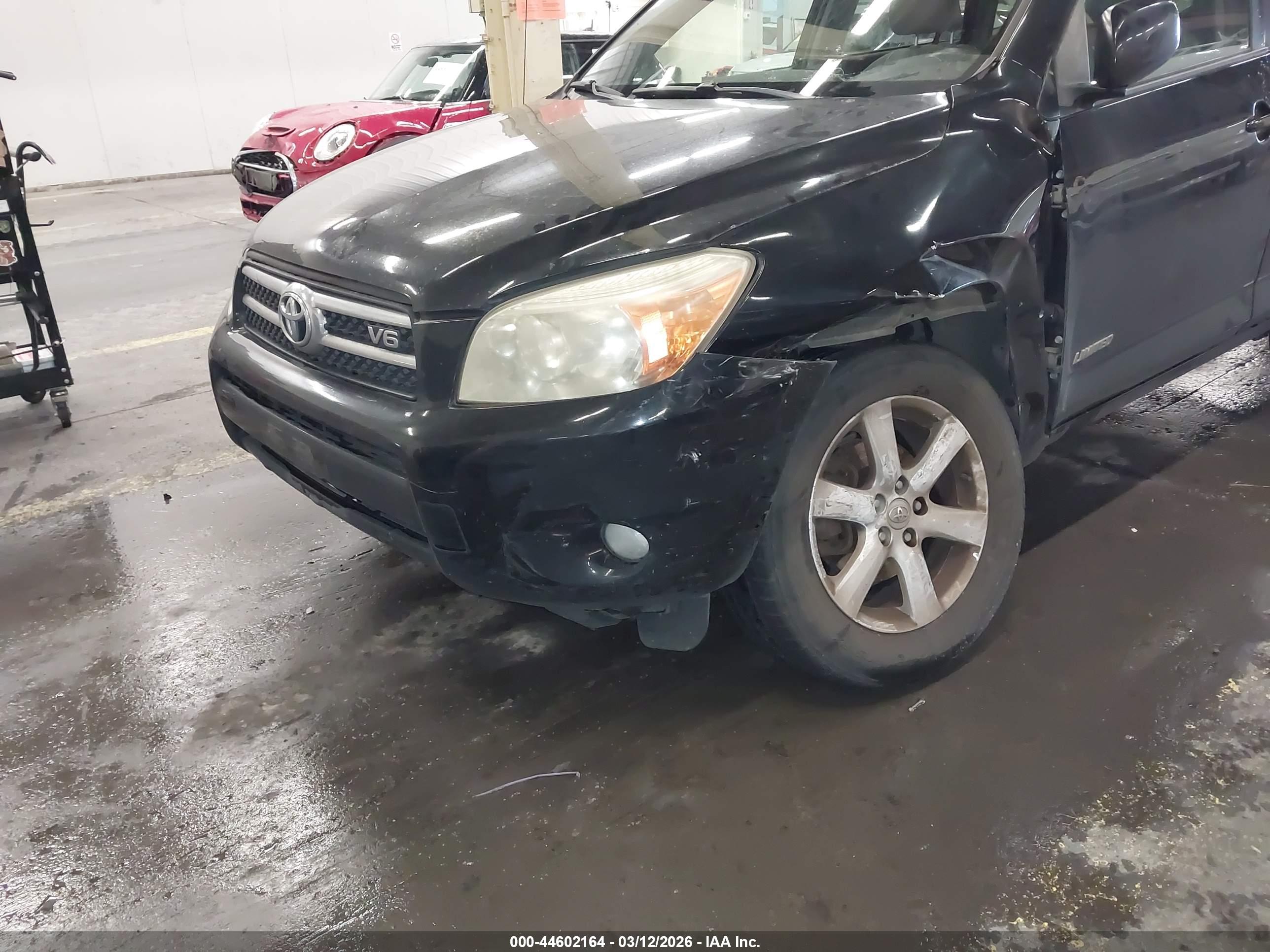 TOYOTA RAV4 image 6