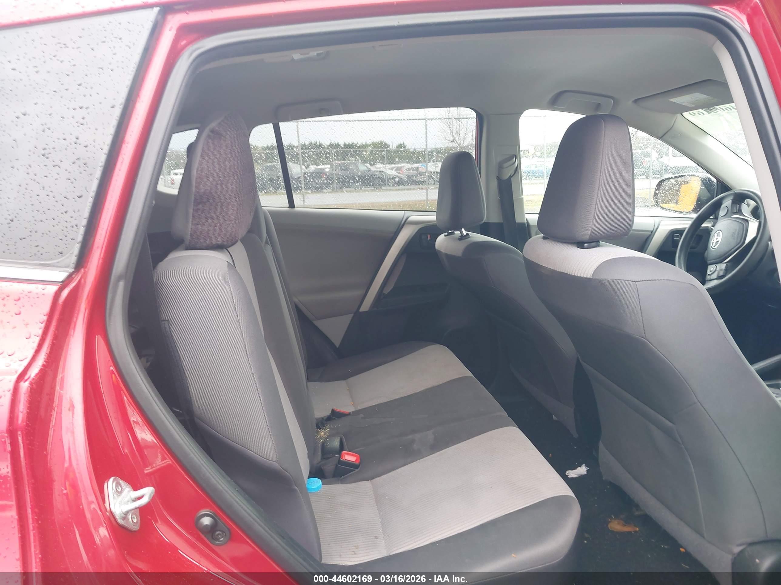 TOYOTA RAV4 image 8