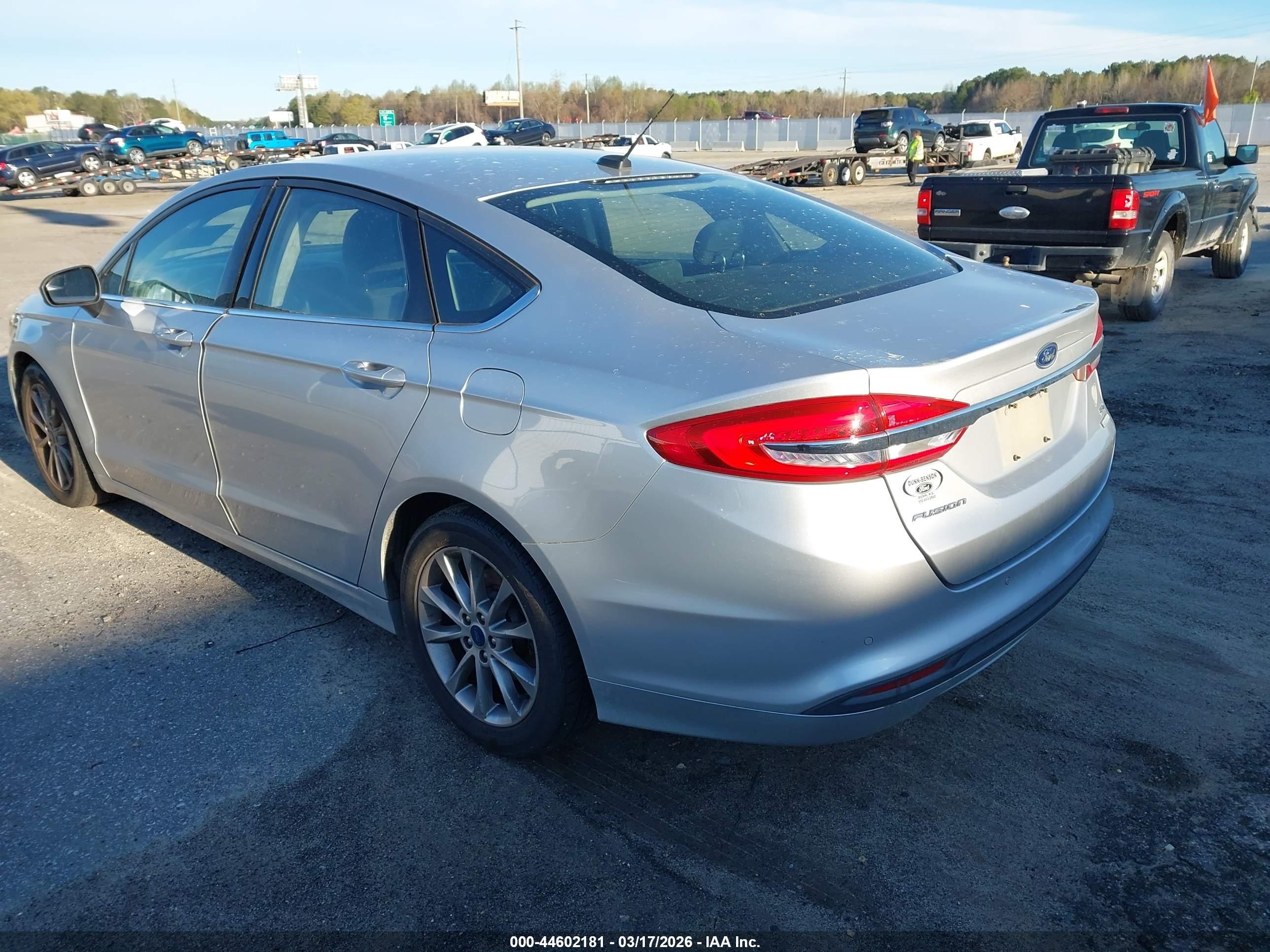 FORD FUSION image 3