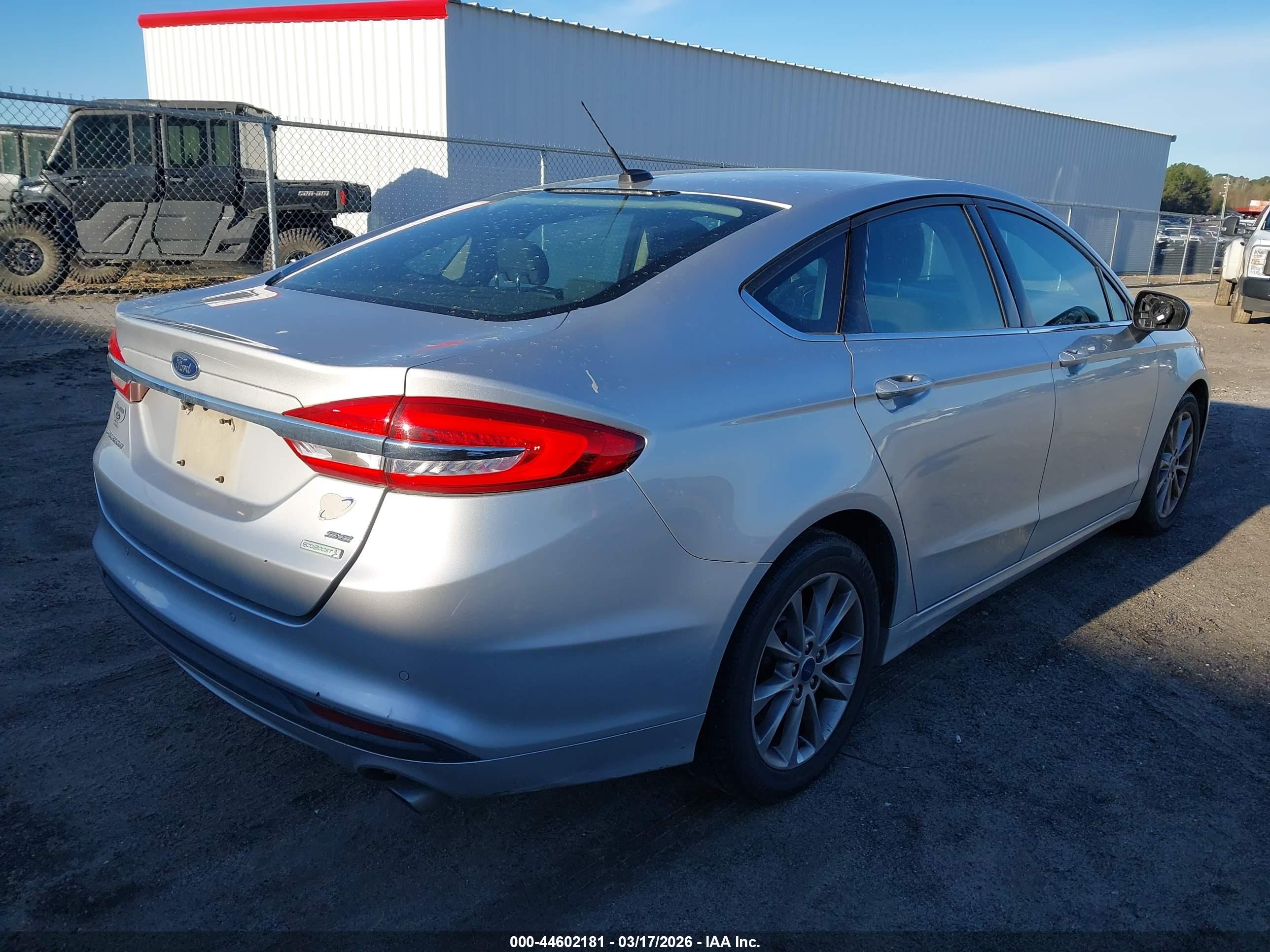 FORD FUSION image 4