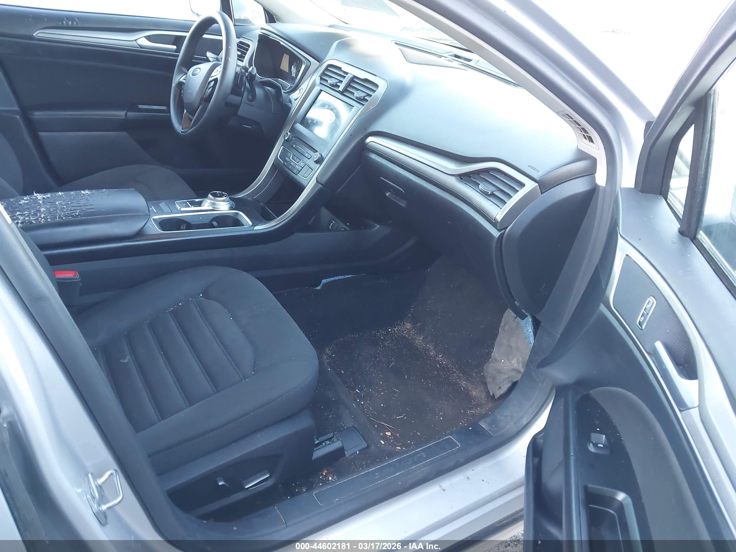 FORD FUSION image 5