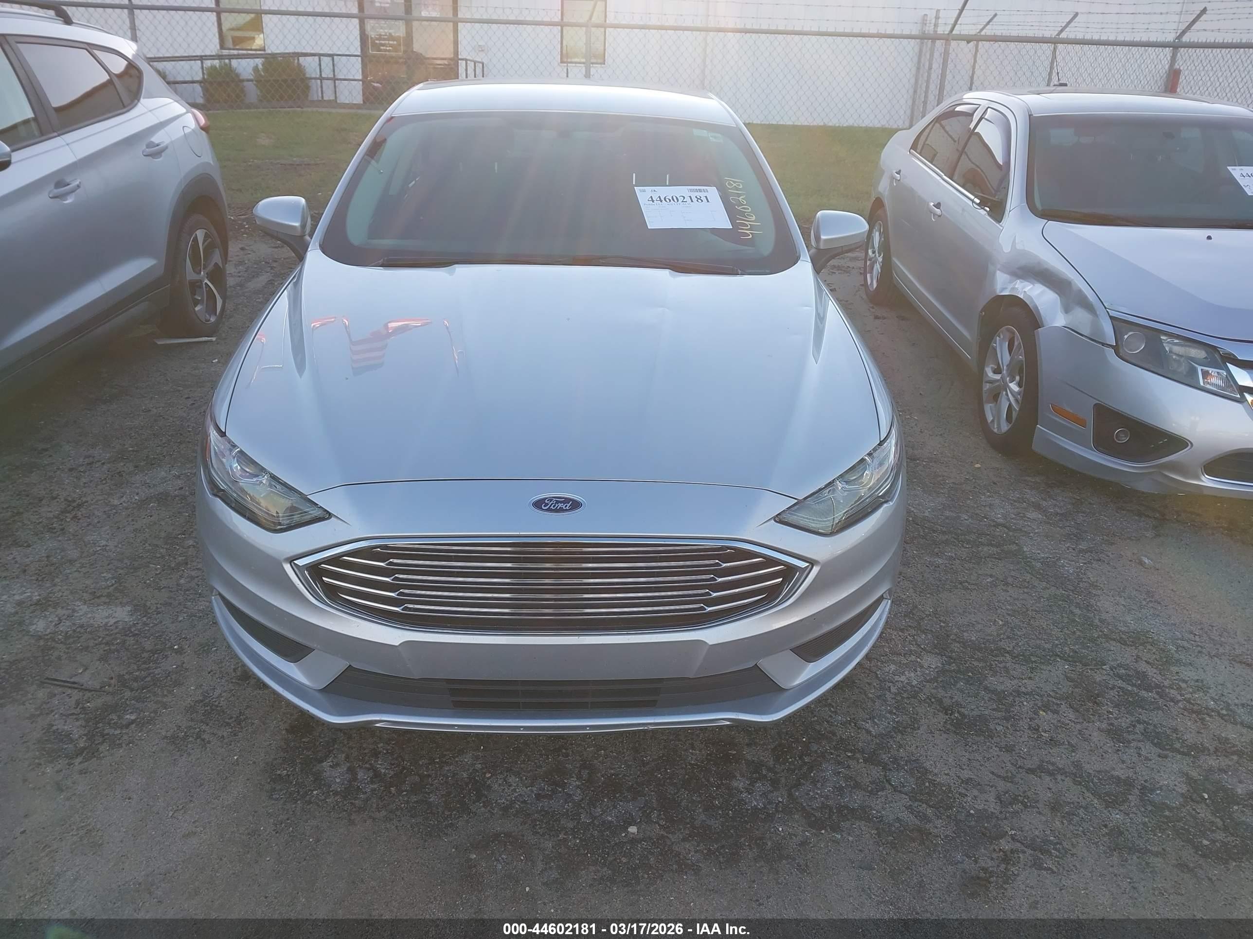 FORD FUSION image 6