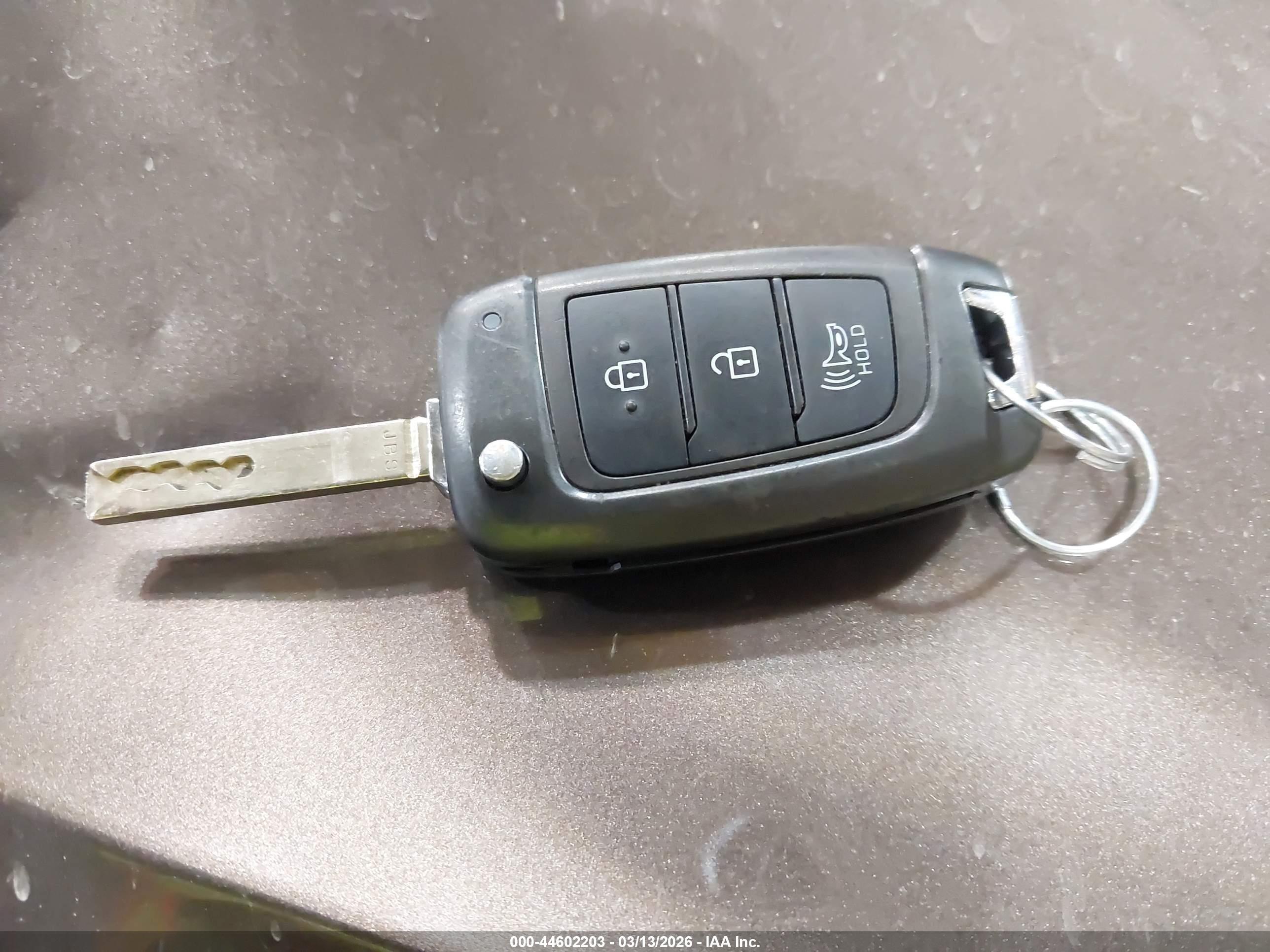 HYUNDAI TUCSON image 11