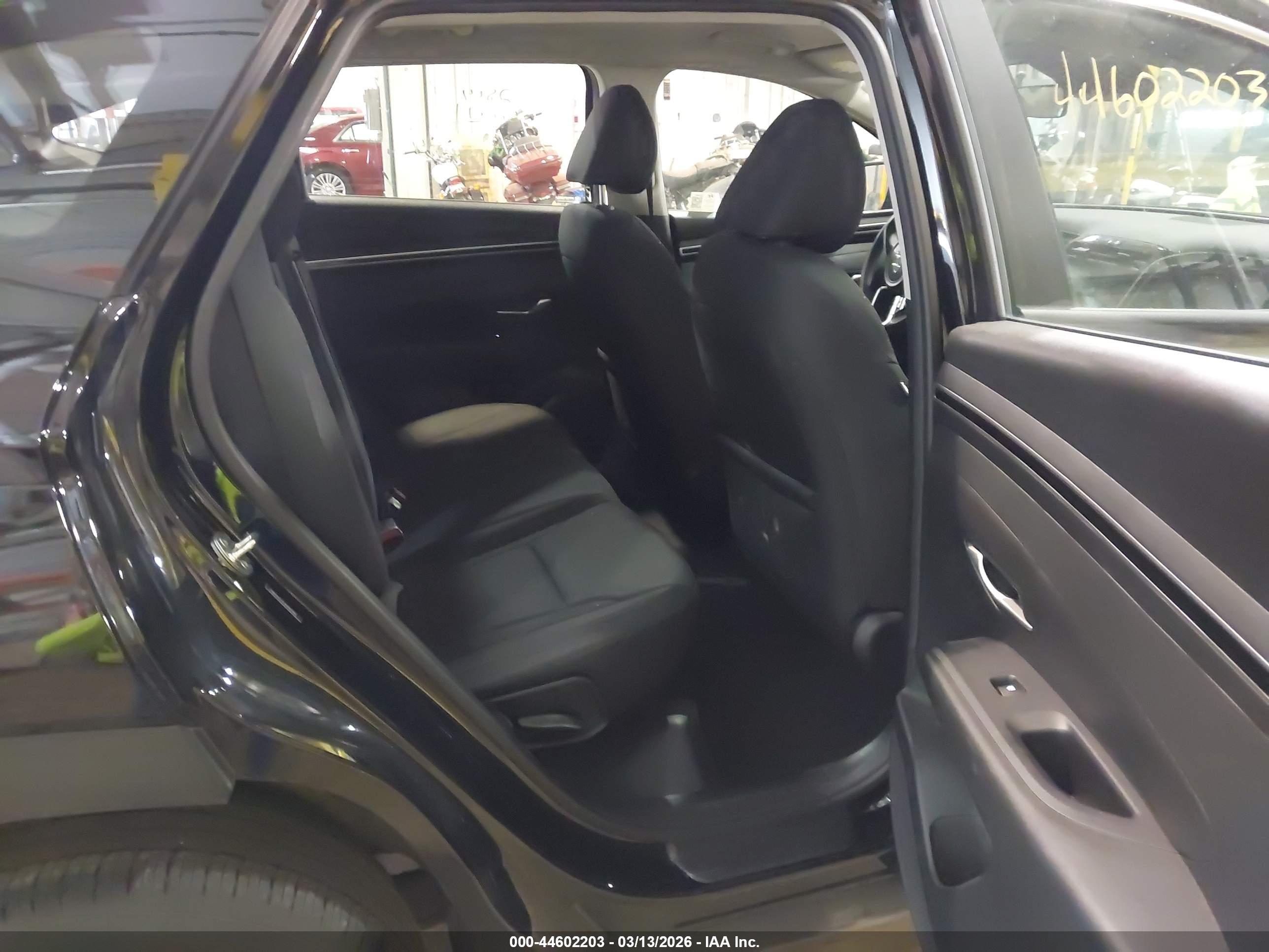 HYUNDAI TUCSON image 8