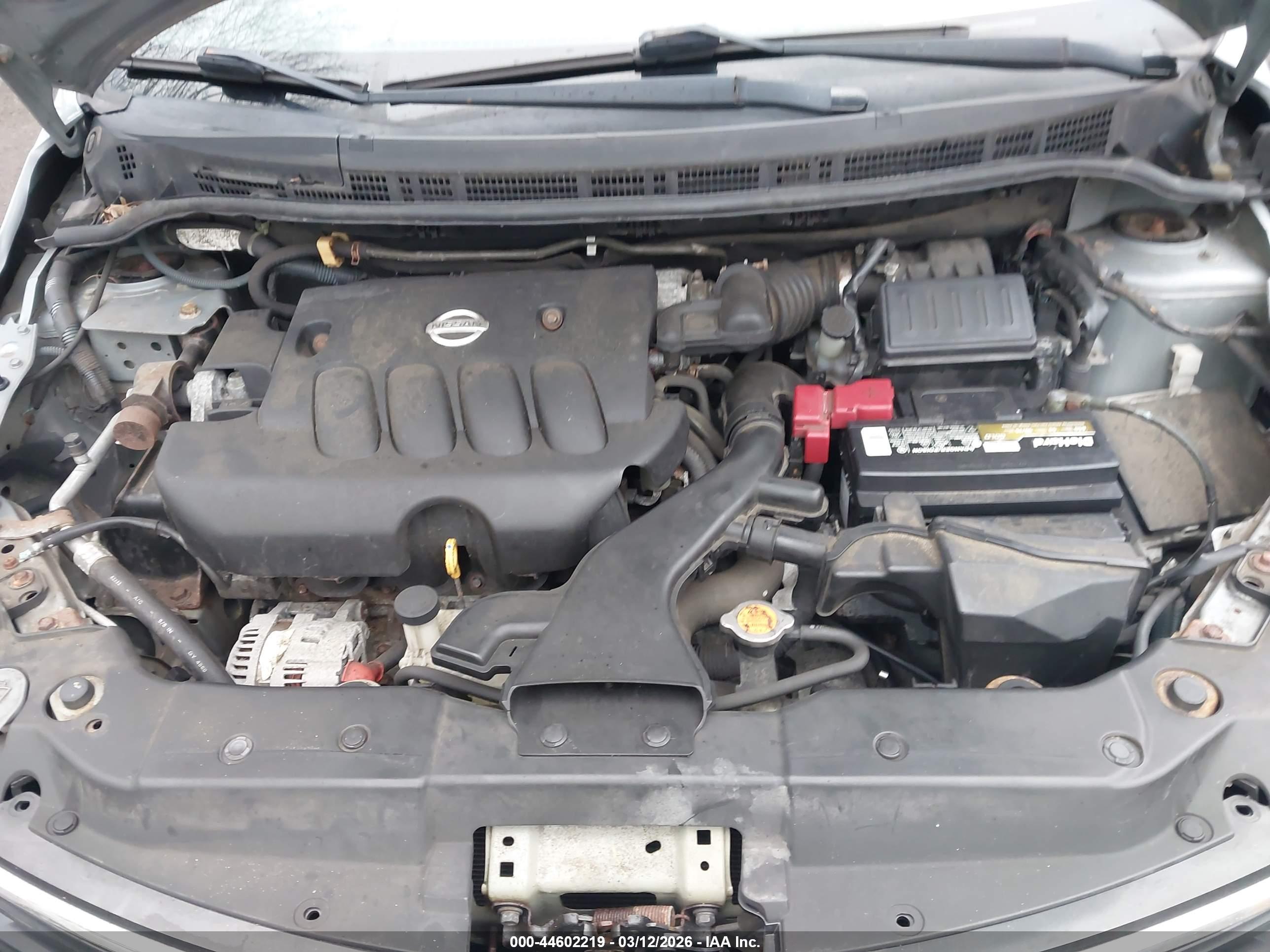 NISSAN VERSA image 10