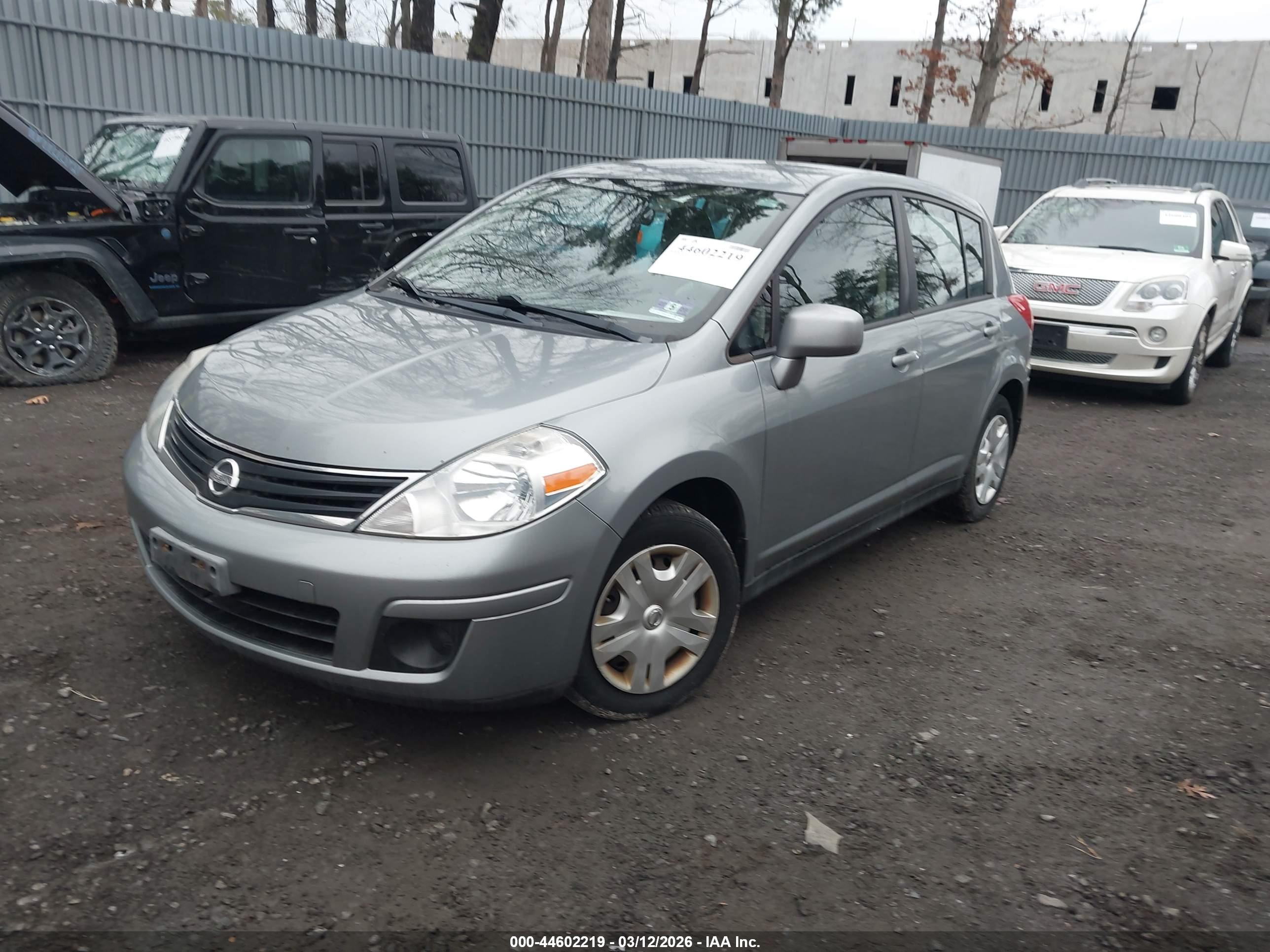 NISSAN VERSA image 2