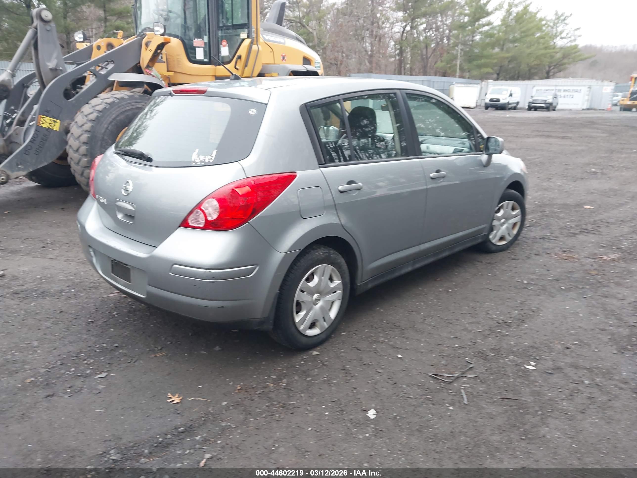 NISSAN VERSA image 4