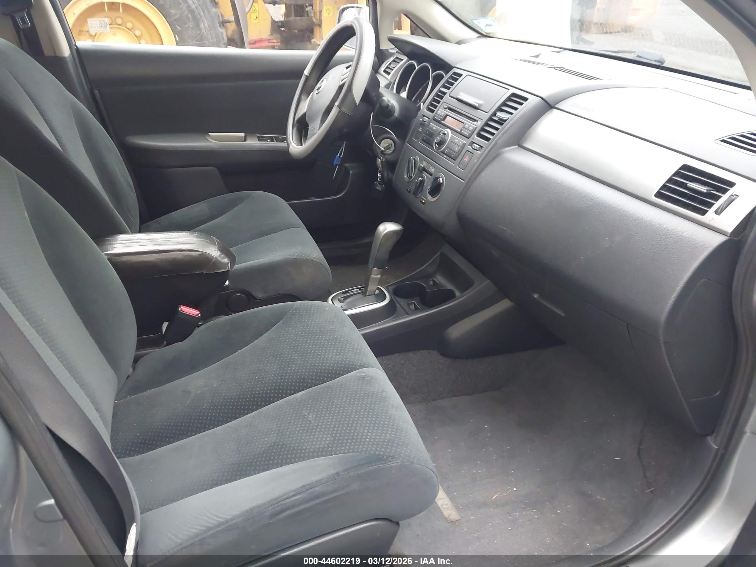 NISSAN VERSA image 5
