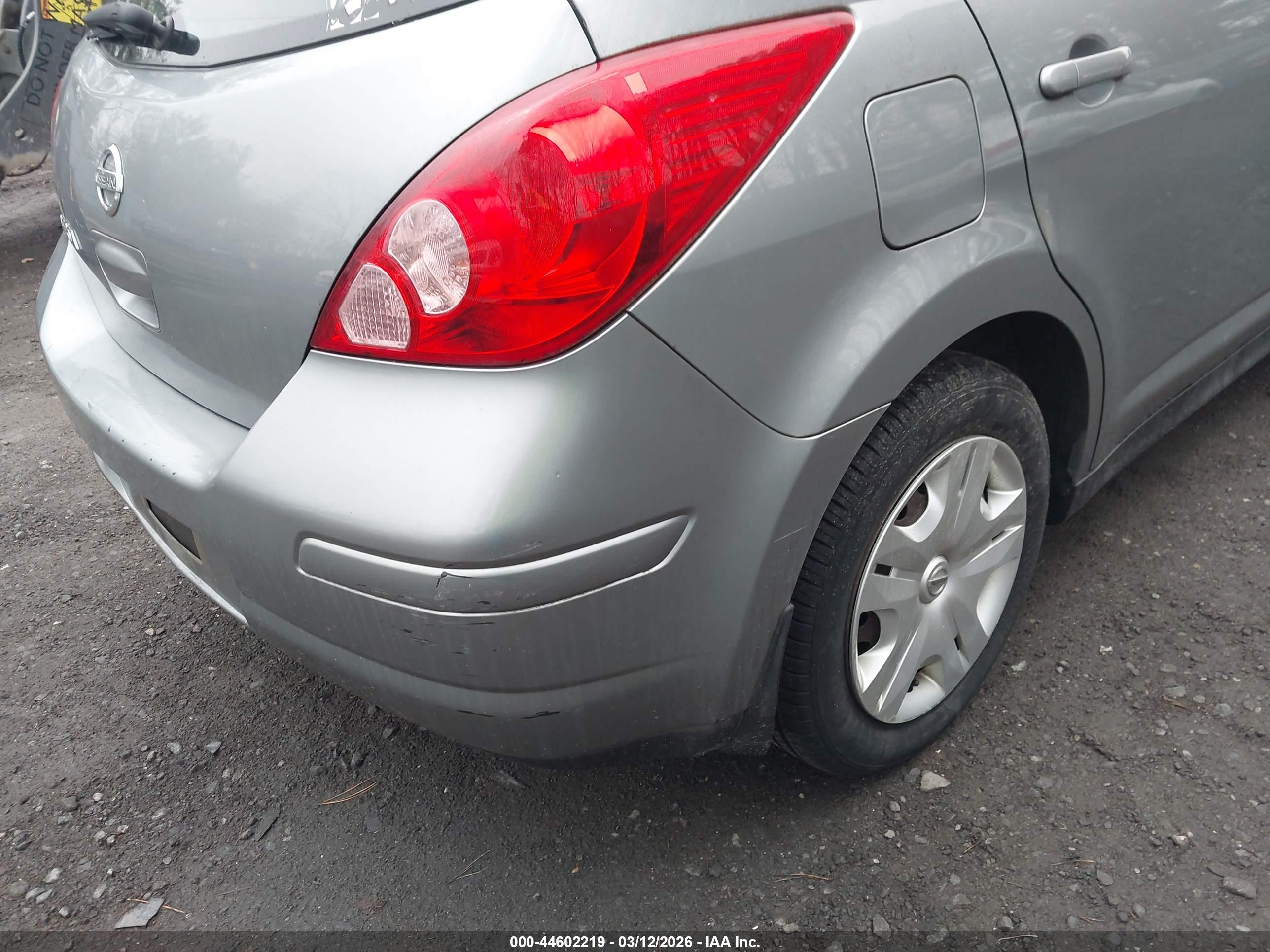 NISSAN VERSA image 6