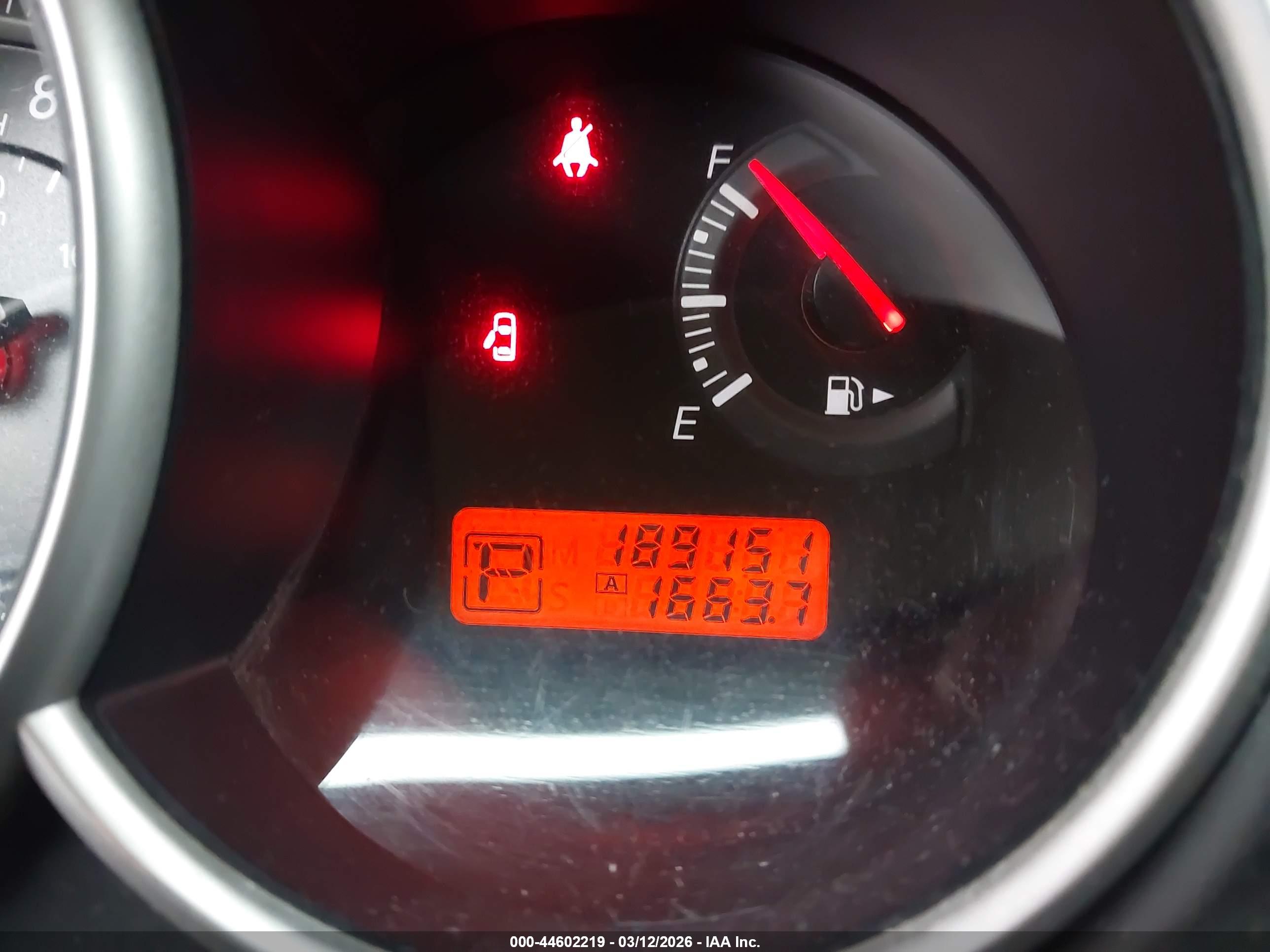 NISSAN VERSA image 7