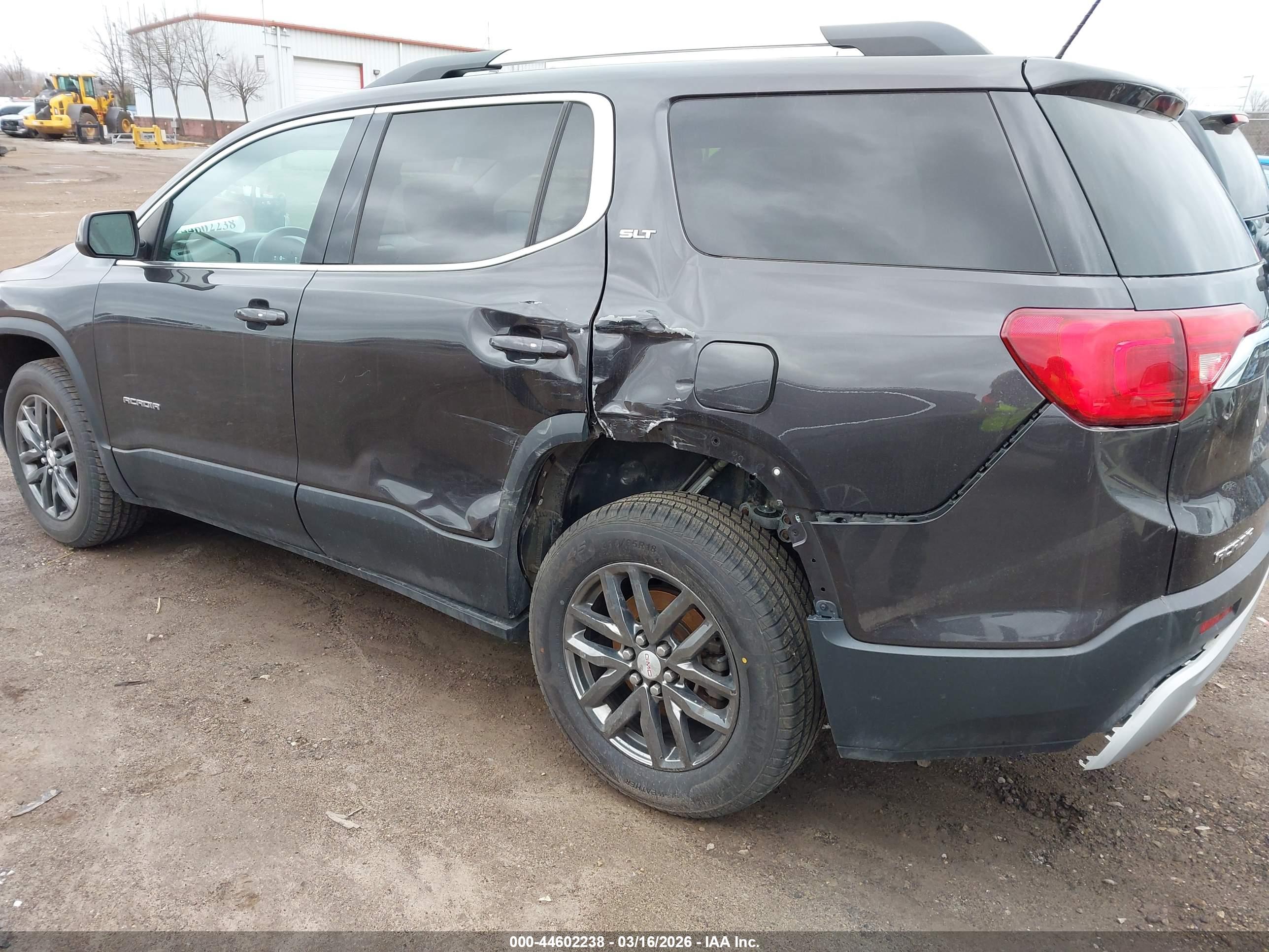 GMC ACADIA image 6
