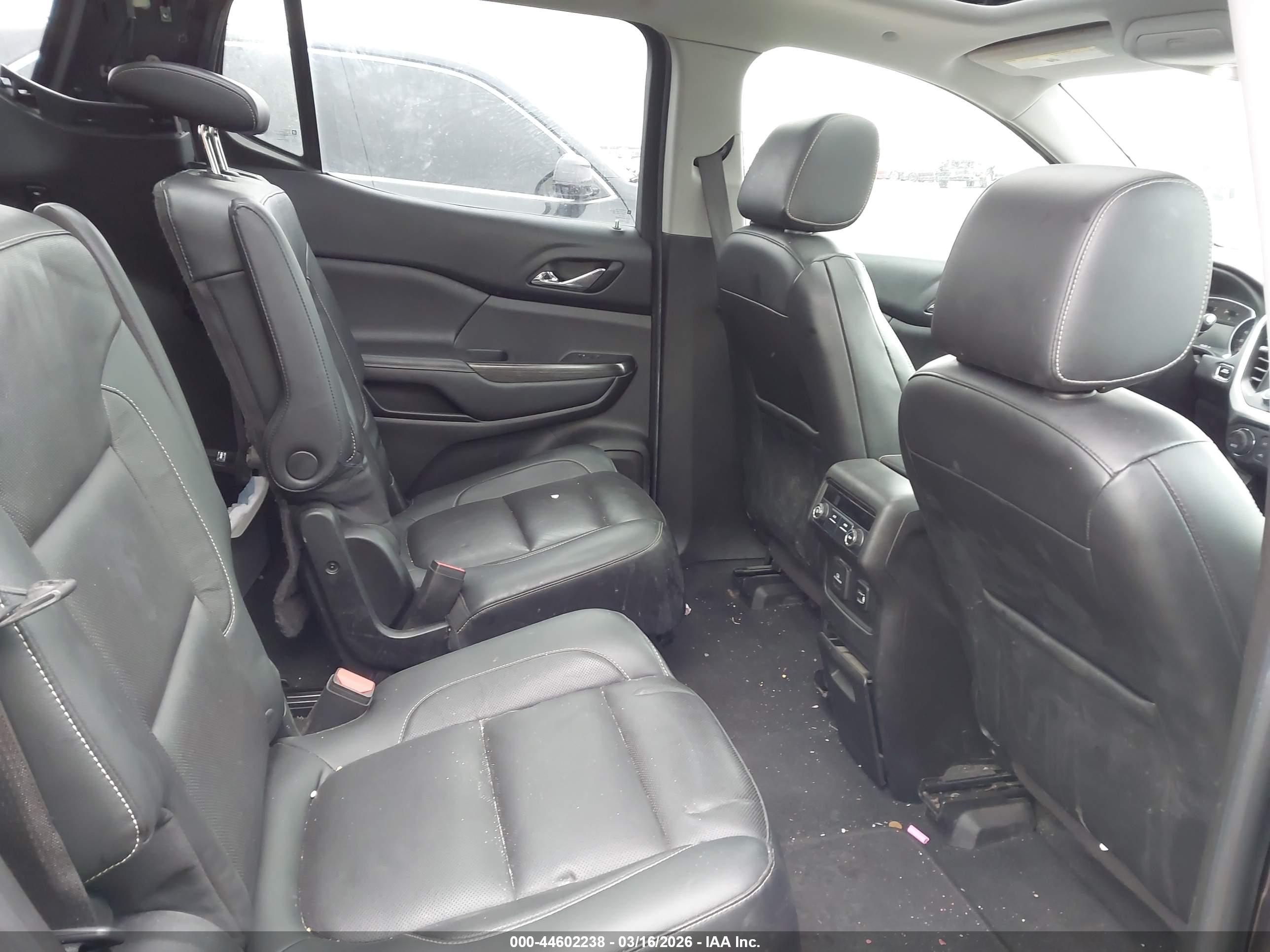 GMC ACADIA image 8