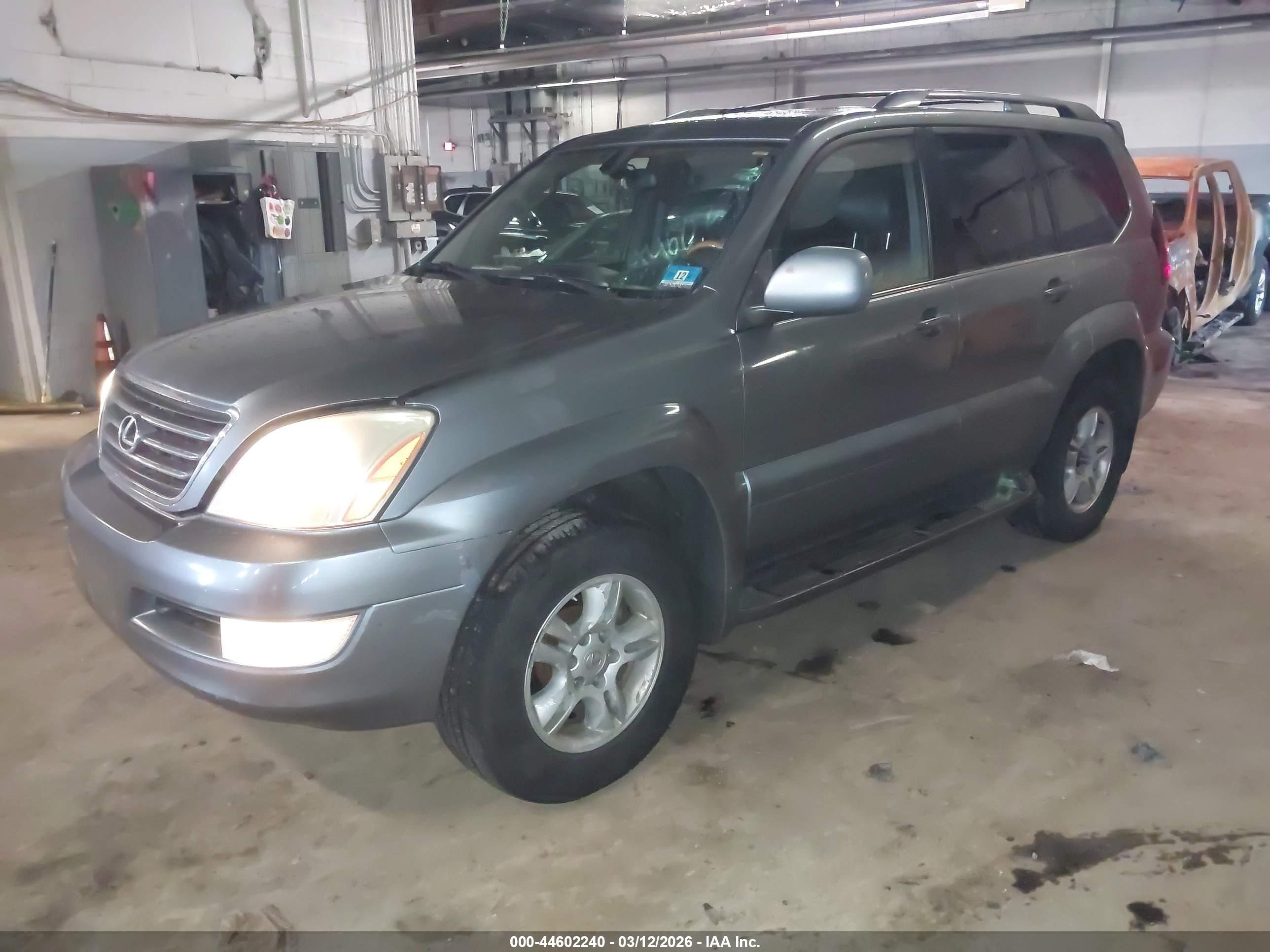 LEXUS GX image 2