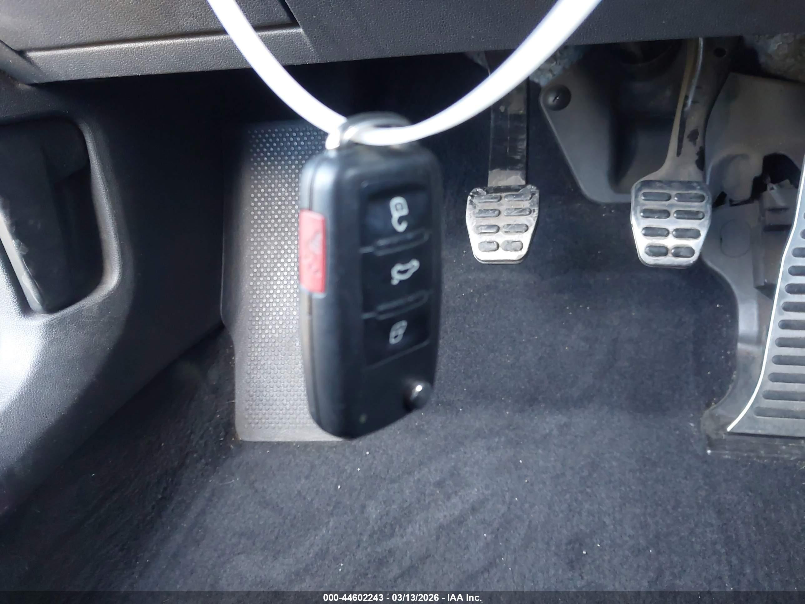 VOLKSWAGEN BEETLE image 11