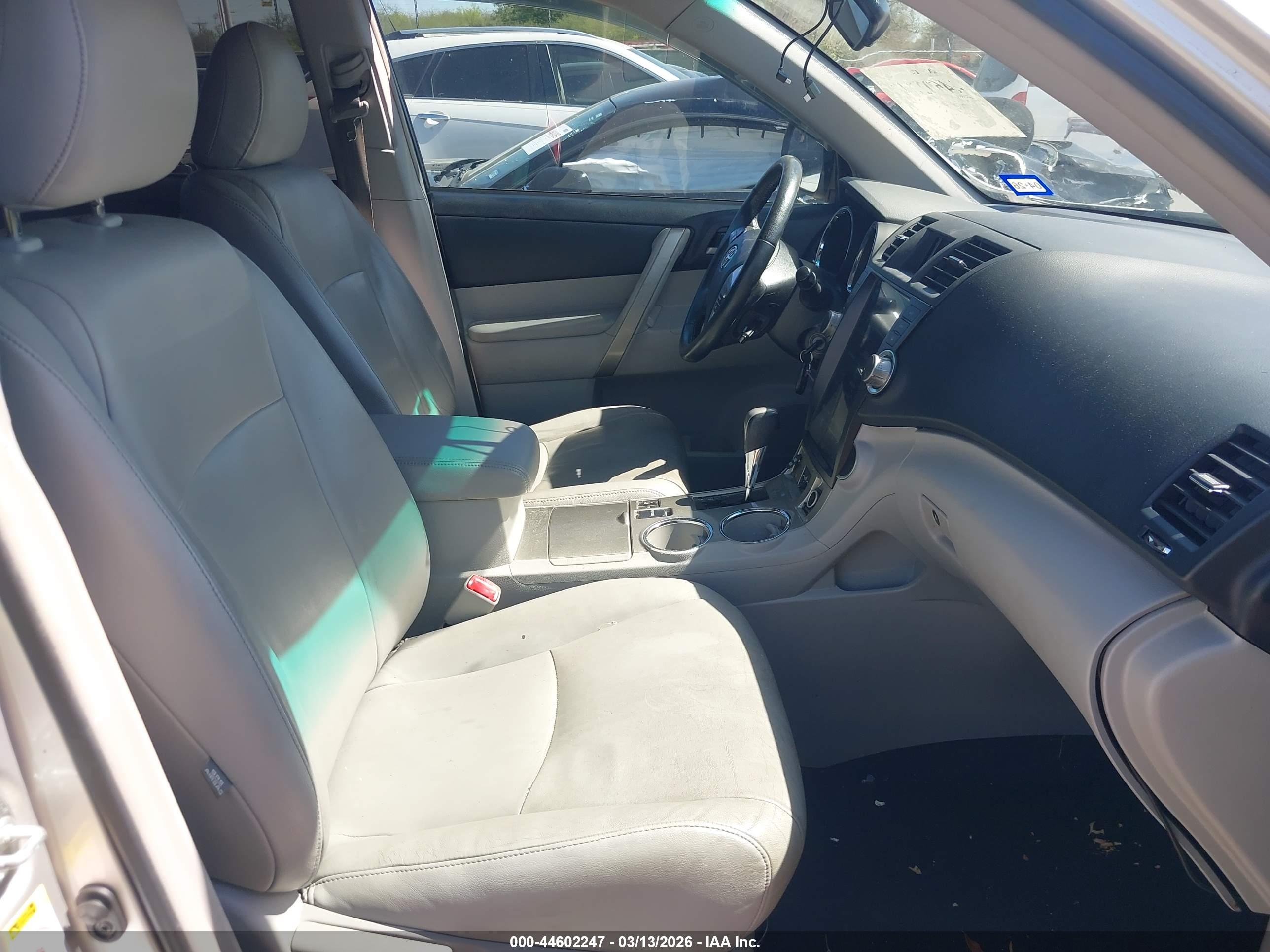 TOYOTA HIGHLANDER image 5