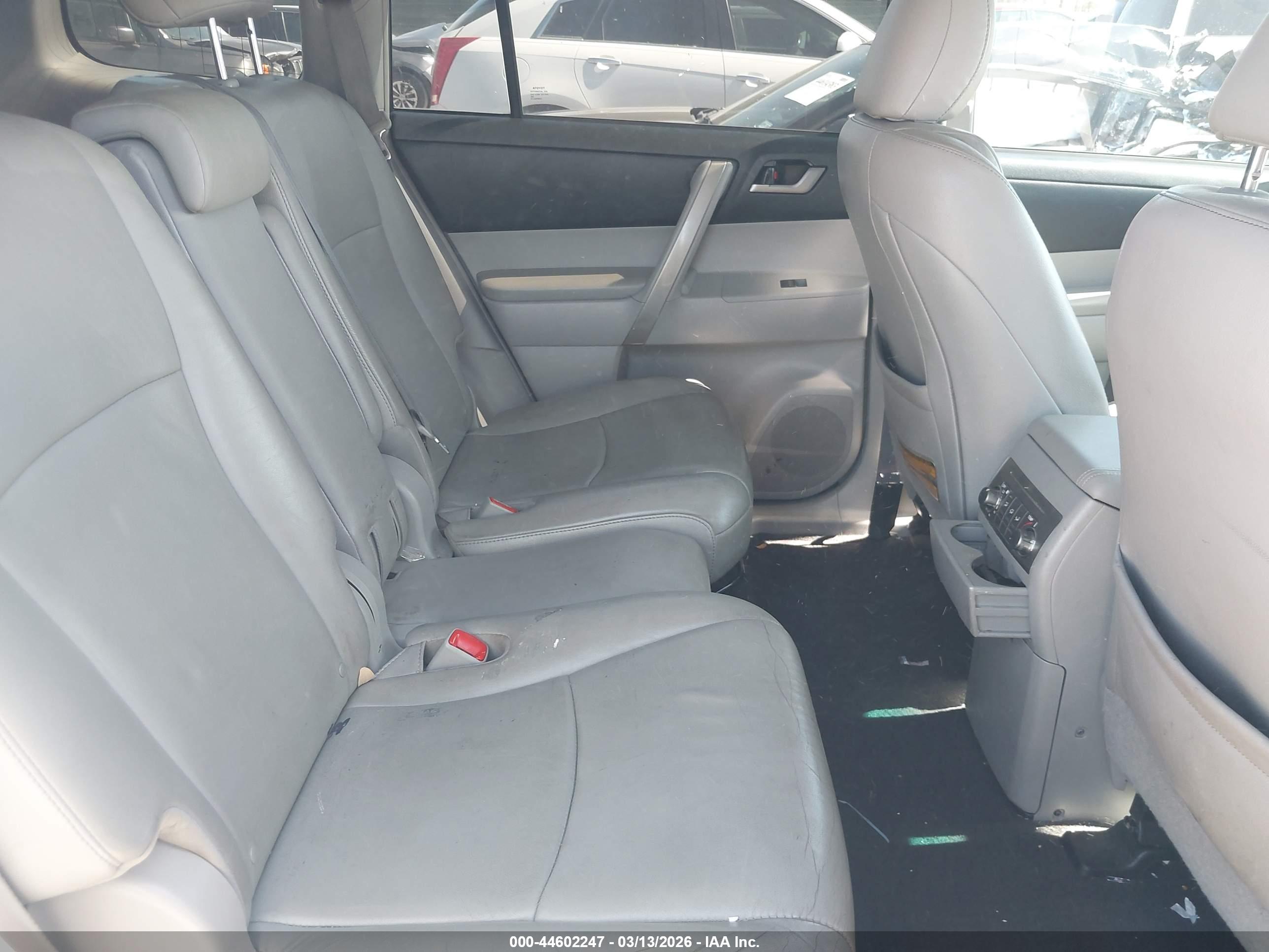 TOYOTA HIGHLANDER image 8