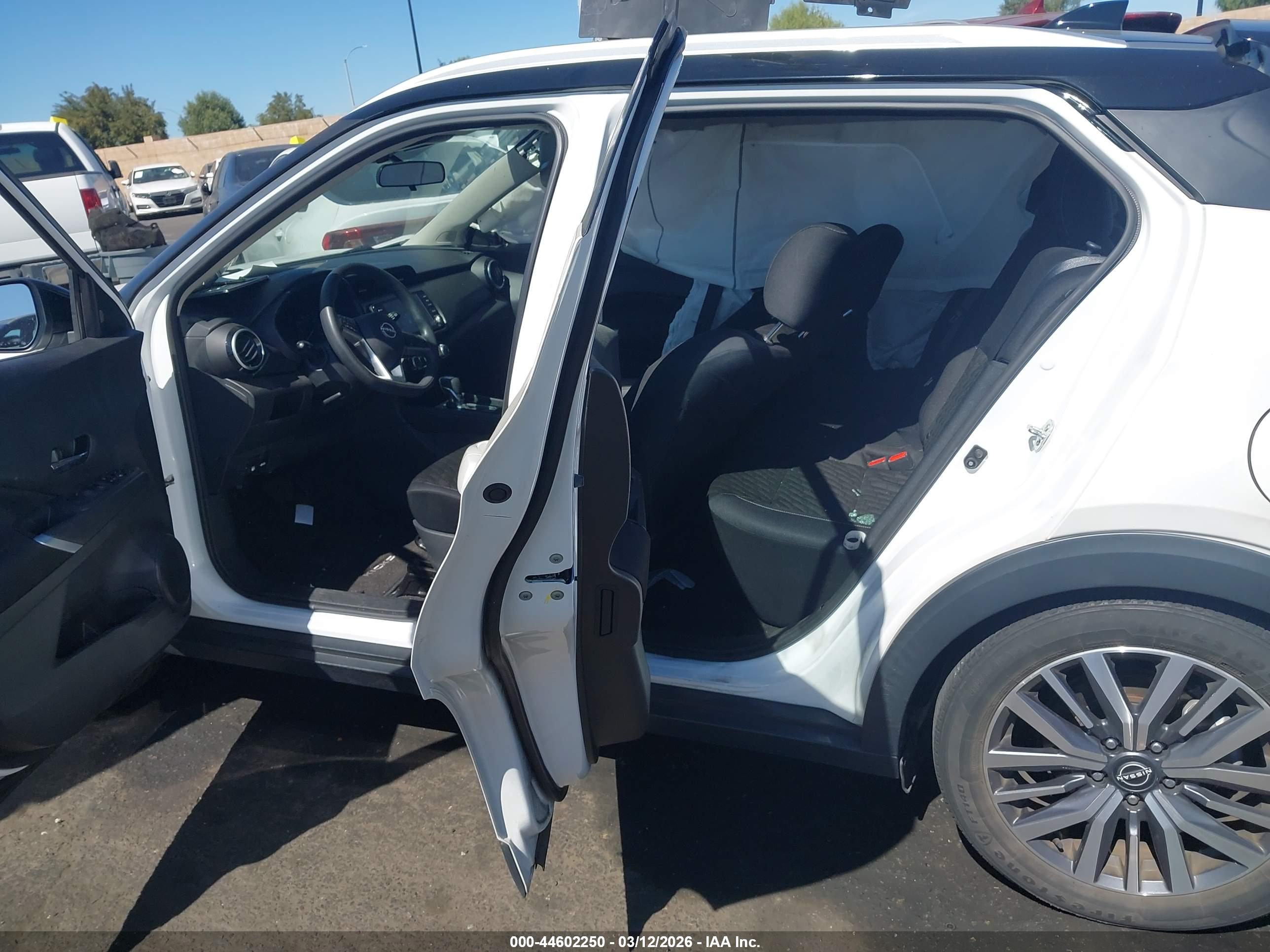 NISSAN KICKS image 8