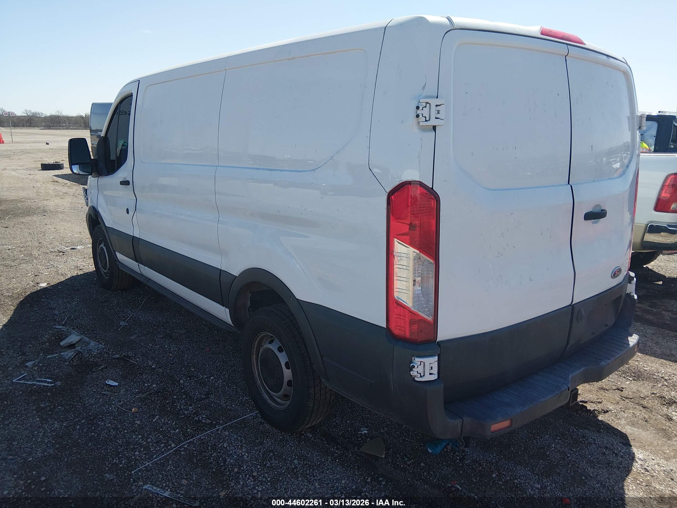 FORD TRANSIT-250 image 3
