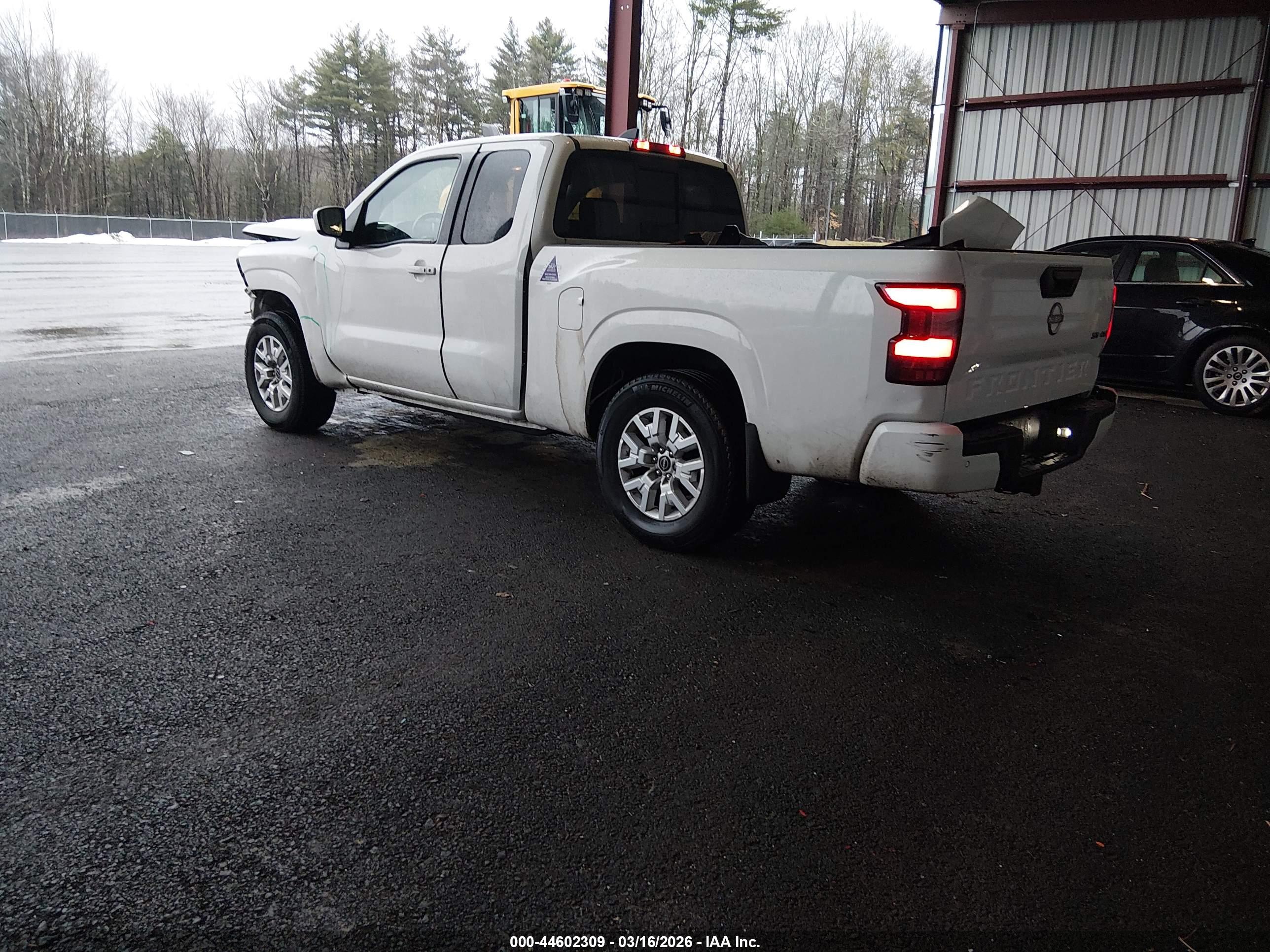 NISSAN FRONTIER image 3