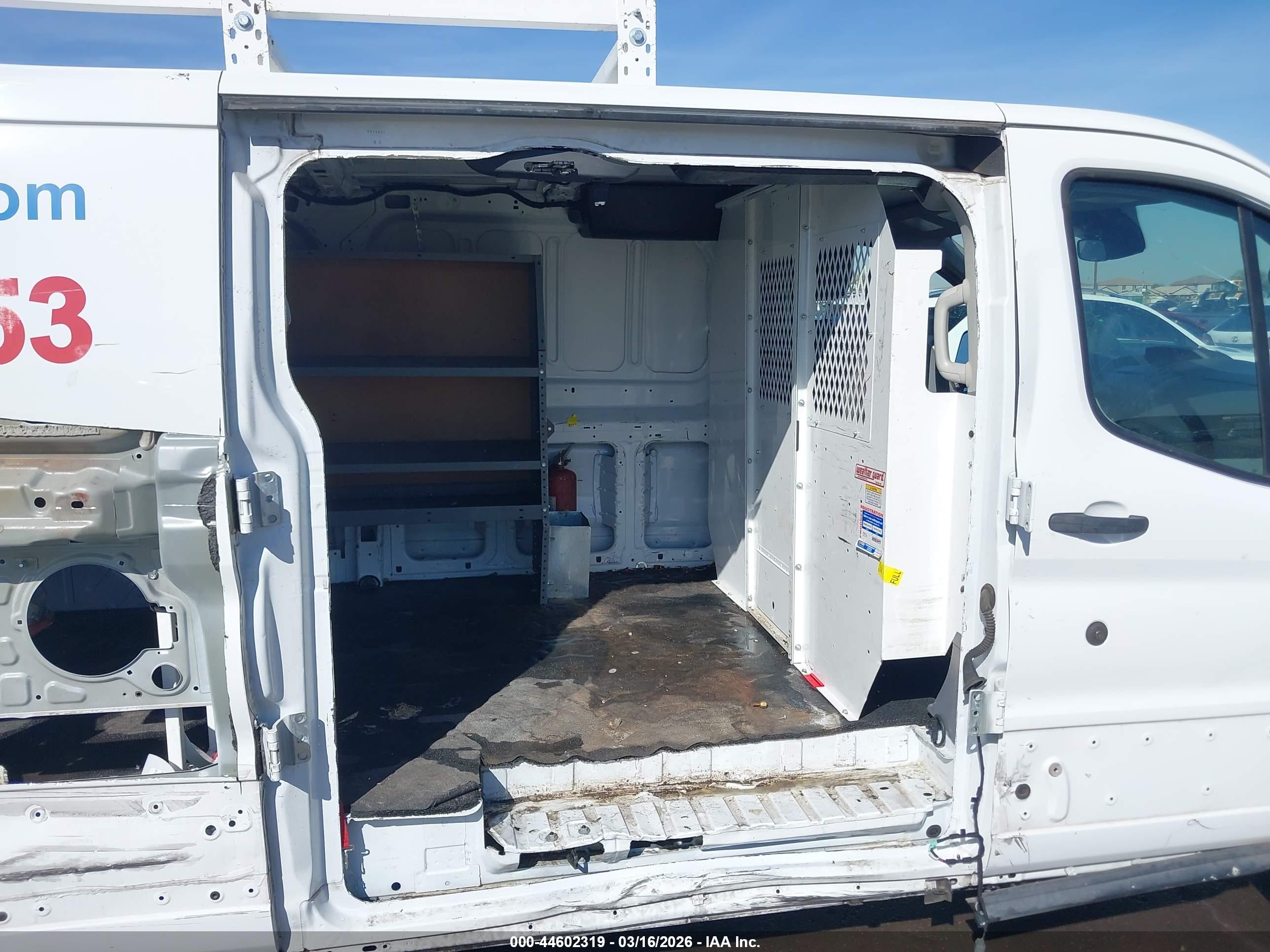 FORD TRANSIT-250 image 8