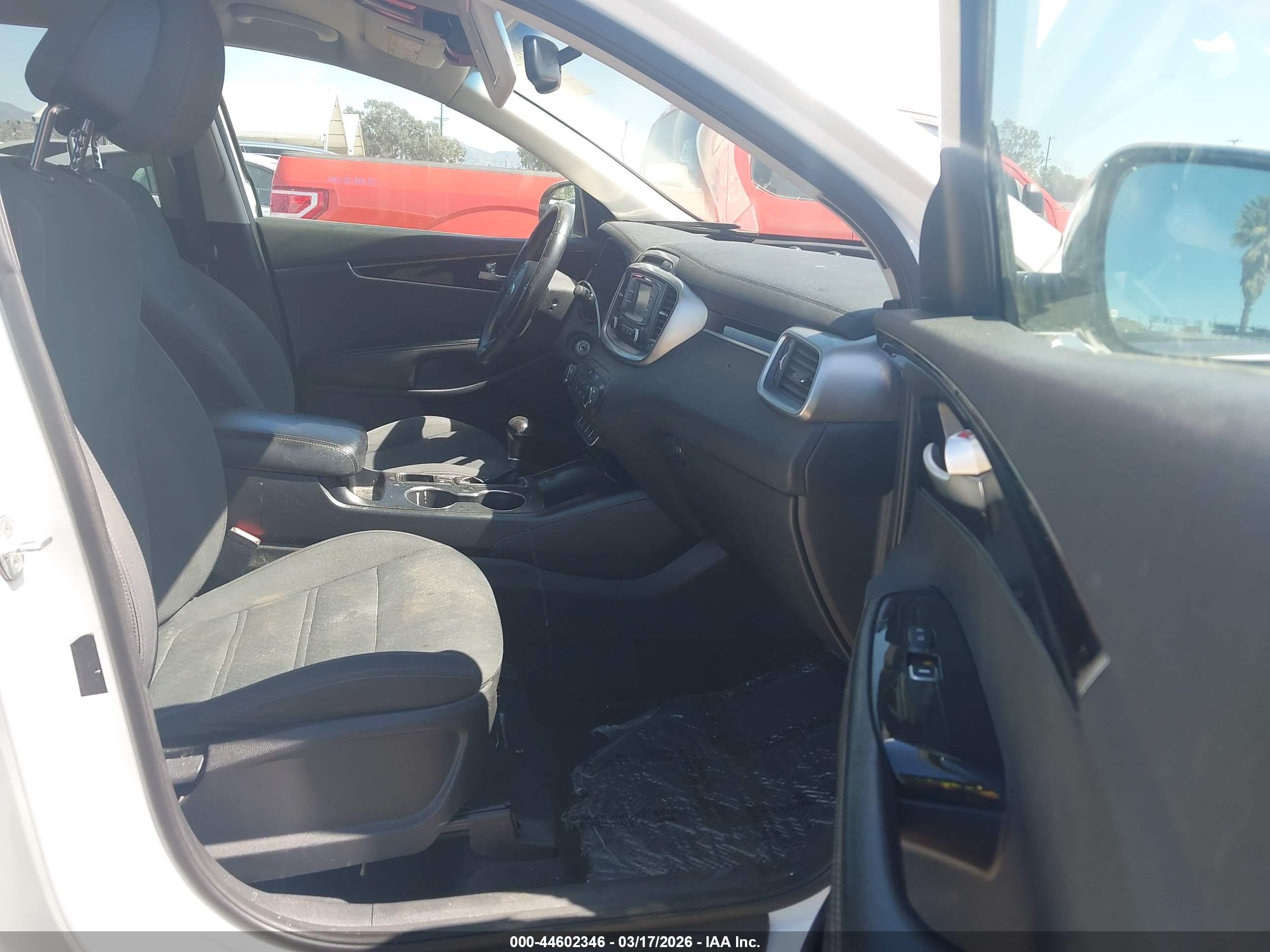KIA SORENTO image 5