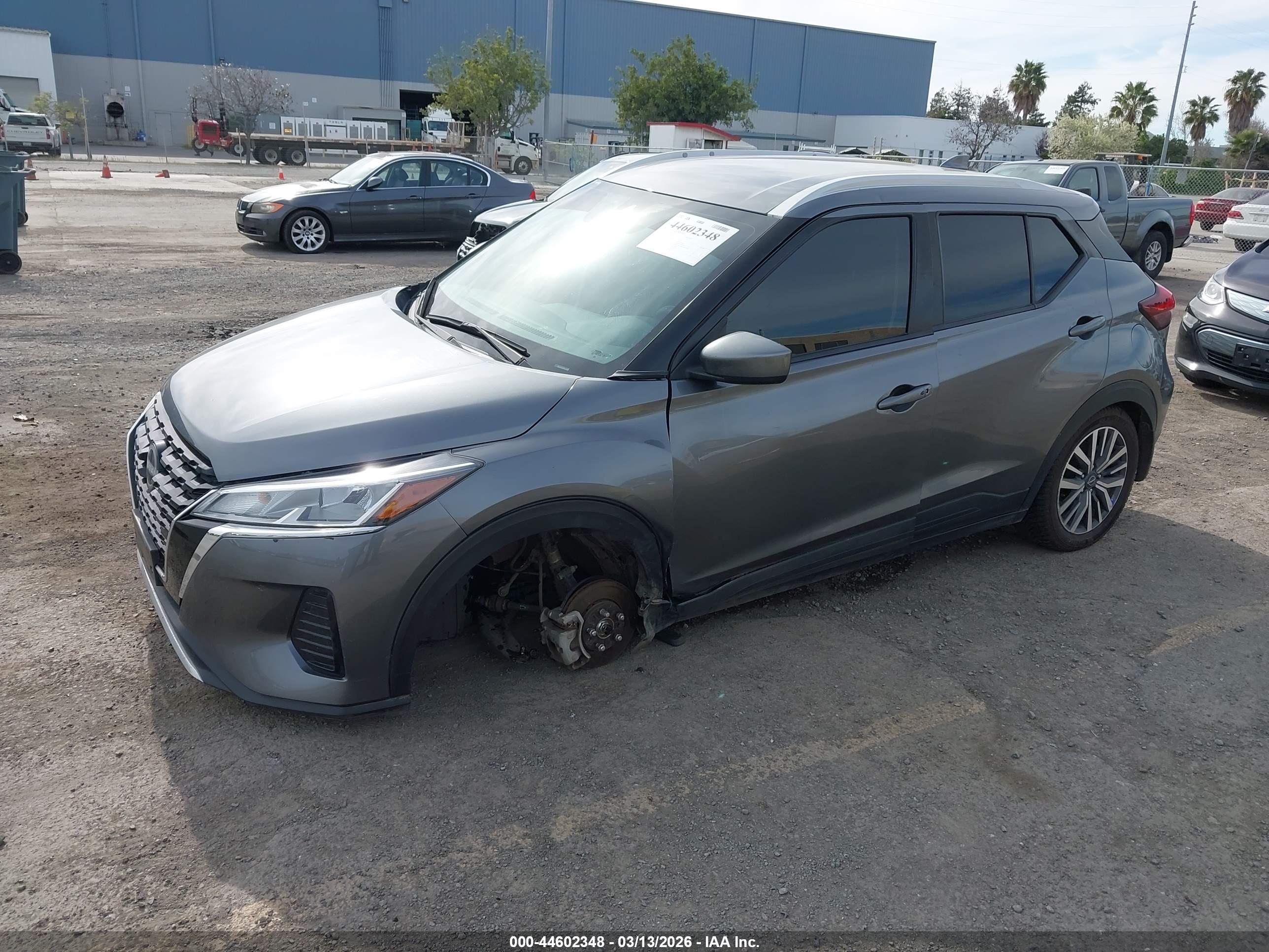 NISSAN KICKS image 2