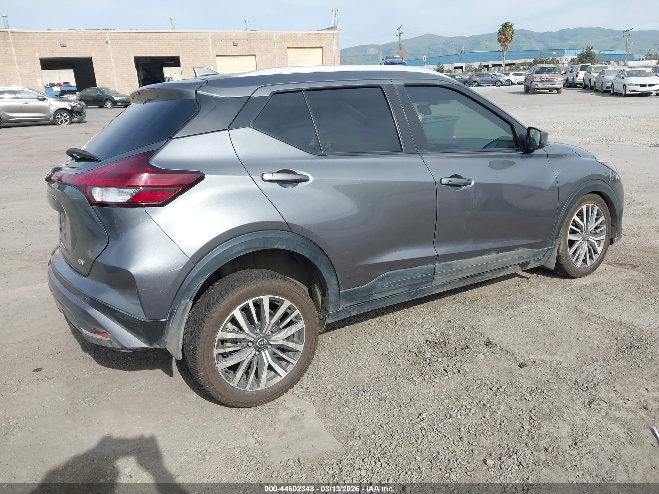 NISSAN KICKS image 4