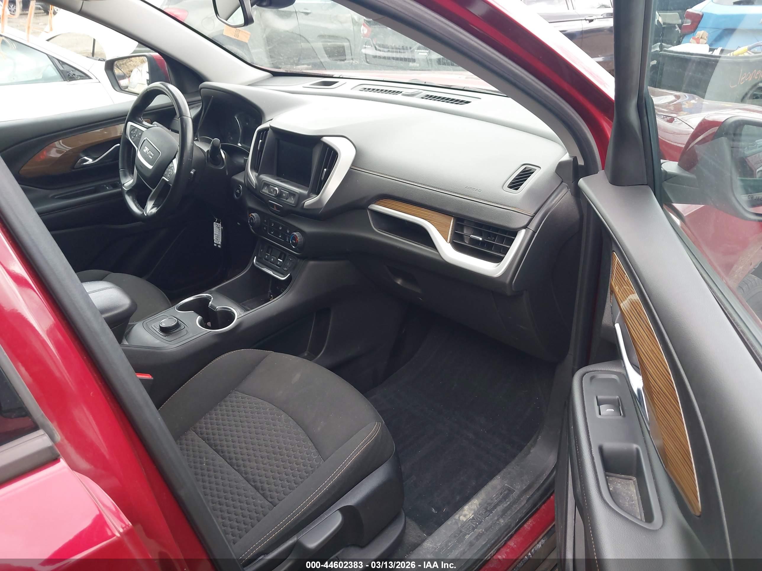 GMC TERRAIN image 5