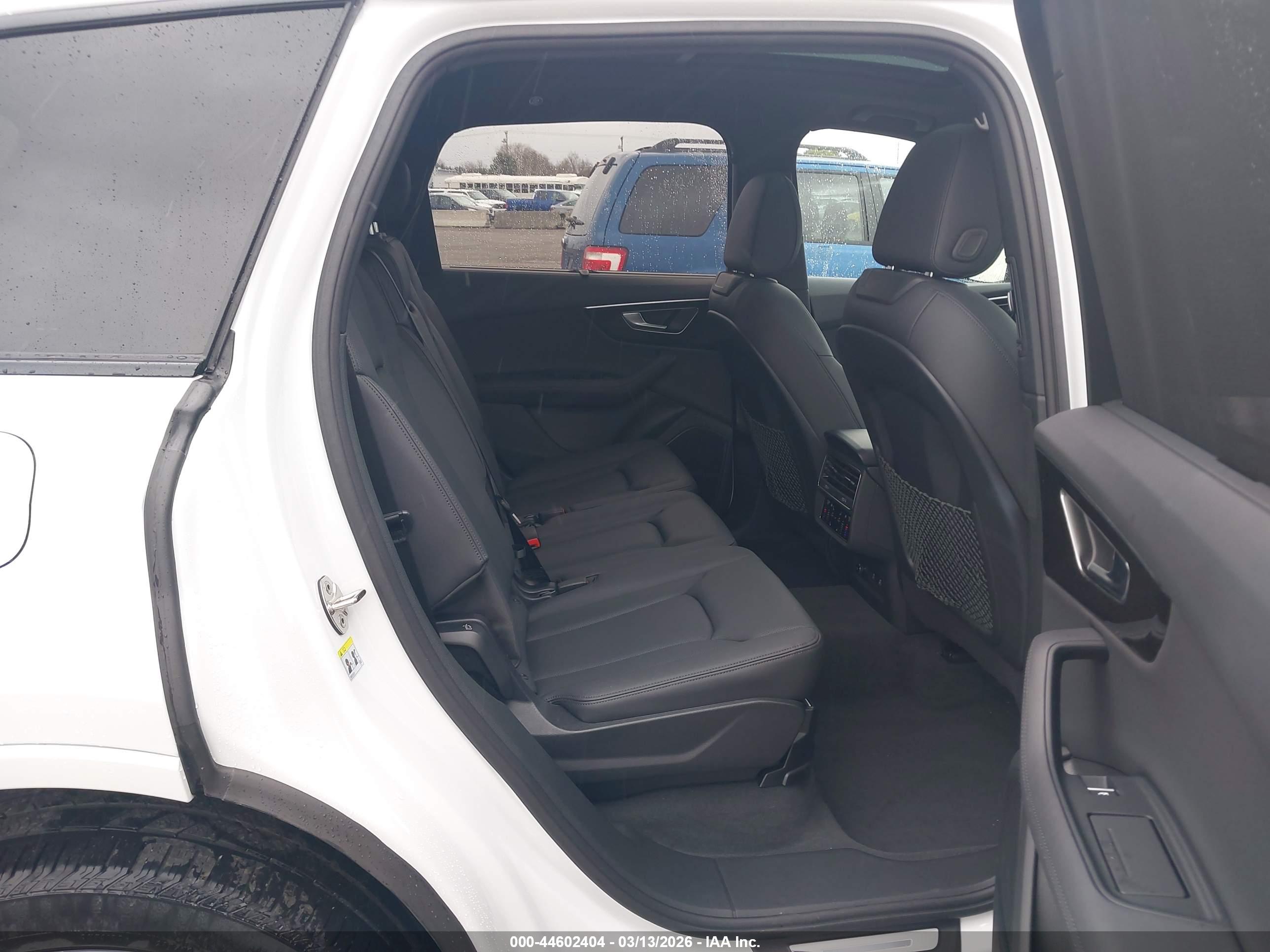 AUDI Q7 image 8