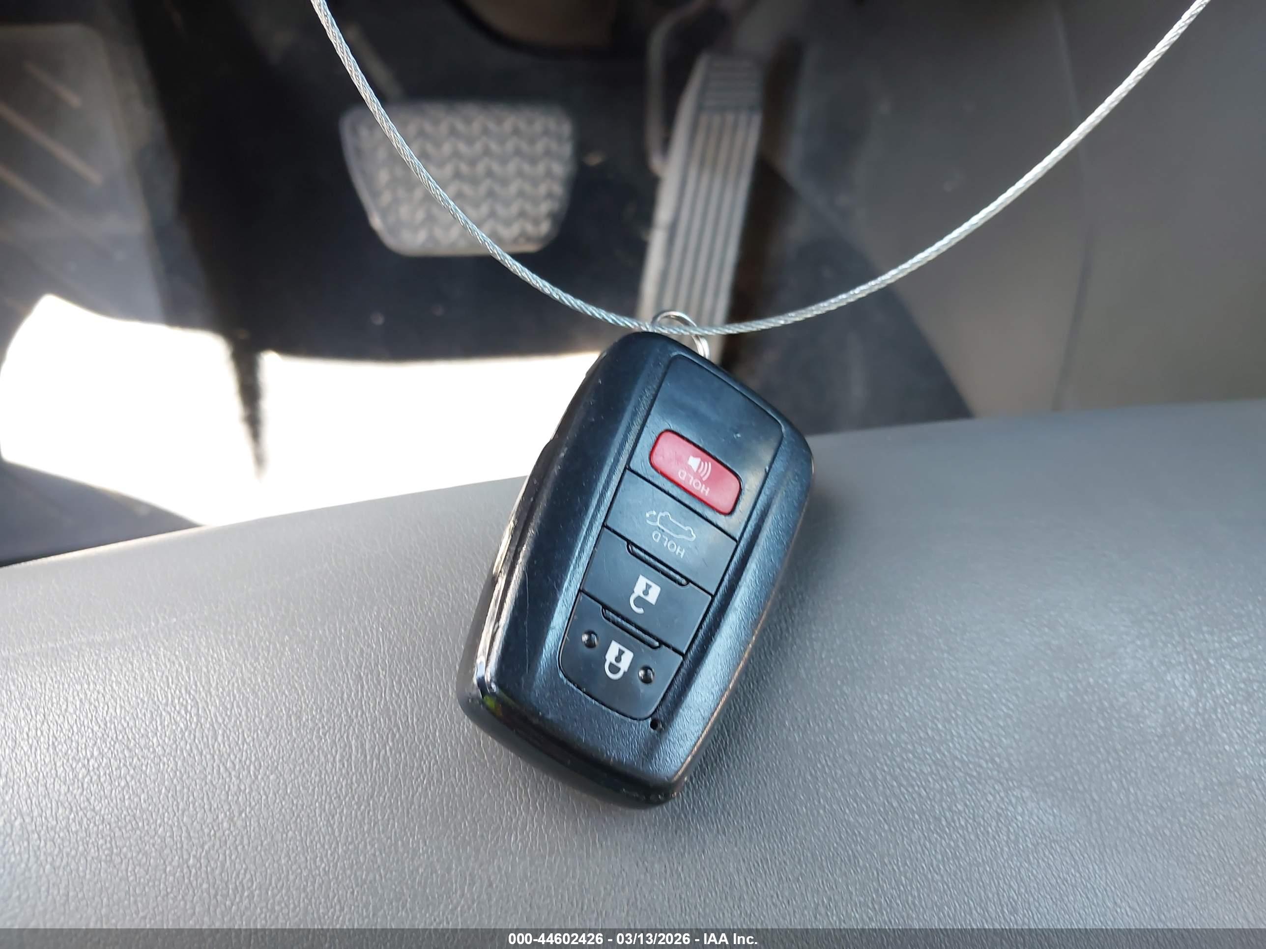 TOYOTA RAV4 image 11