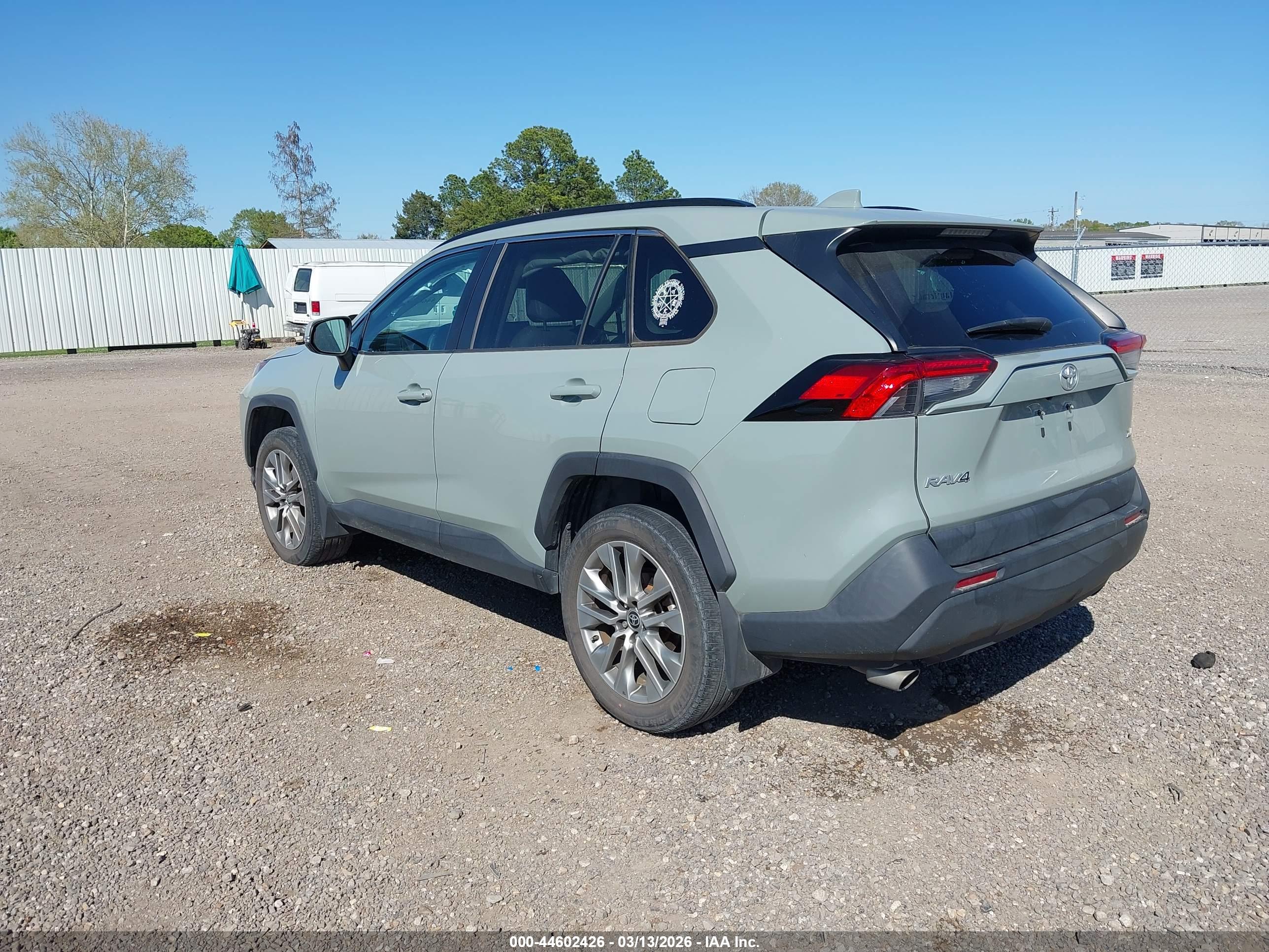 TOYOTA RAV4 image 3