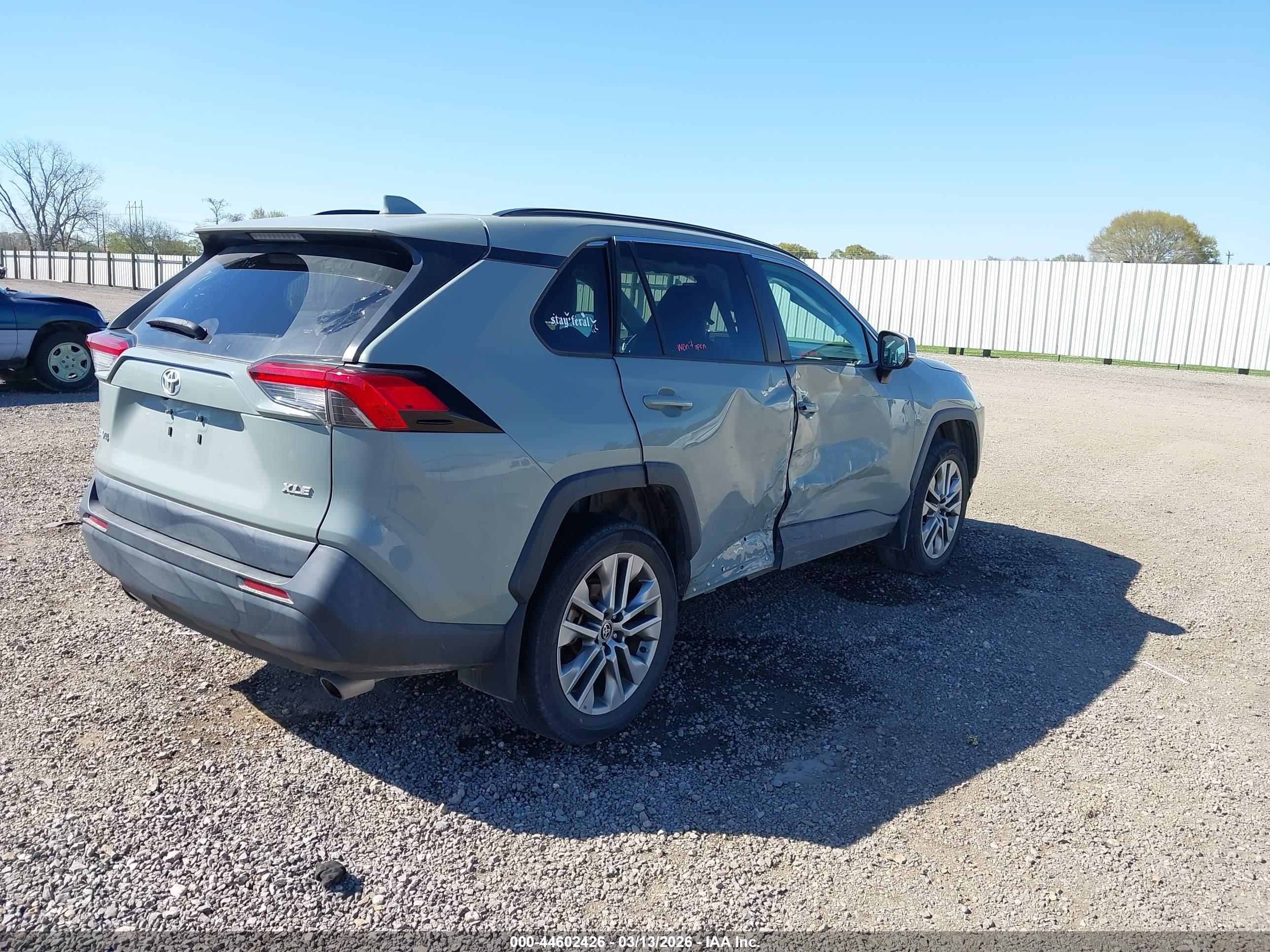 TOYOTA RAV4 image 4