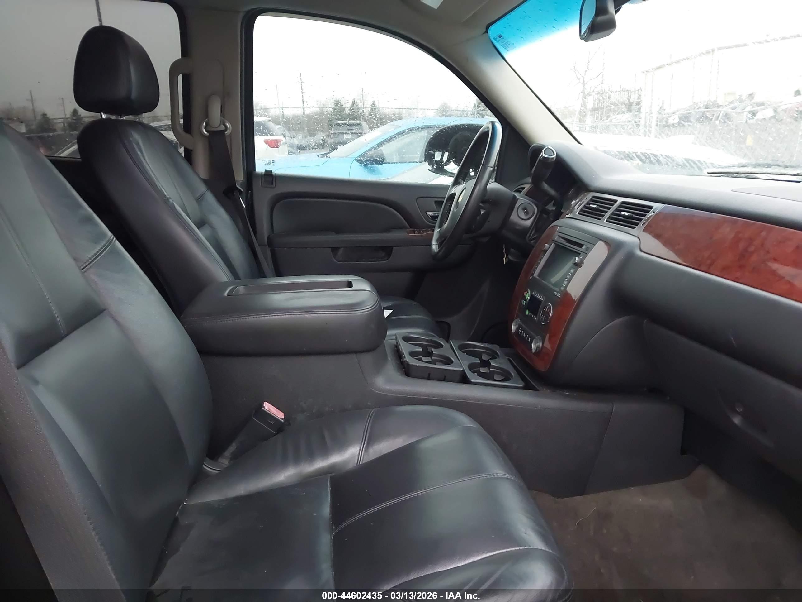 CHEVROLET TAHOE image 5