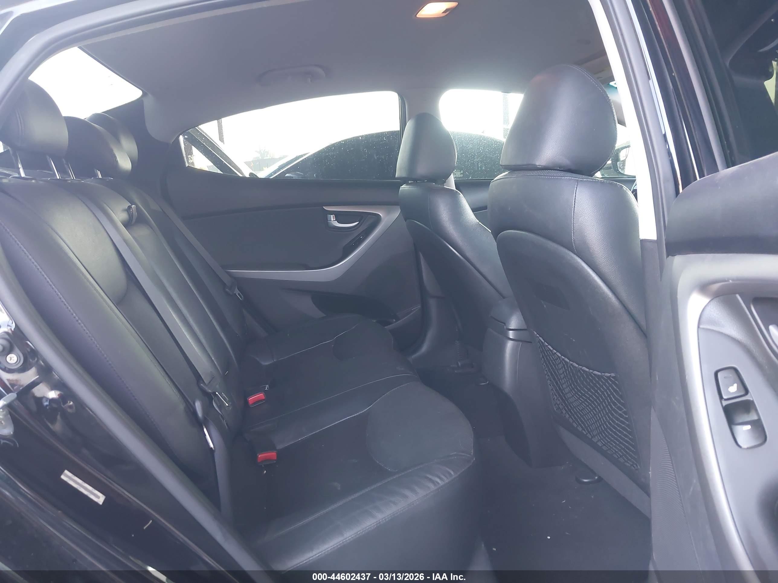 HYUNDAI ELANTRA image 8