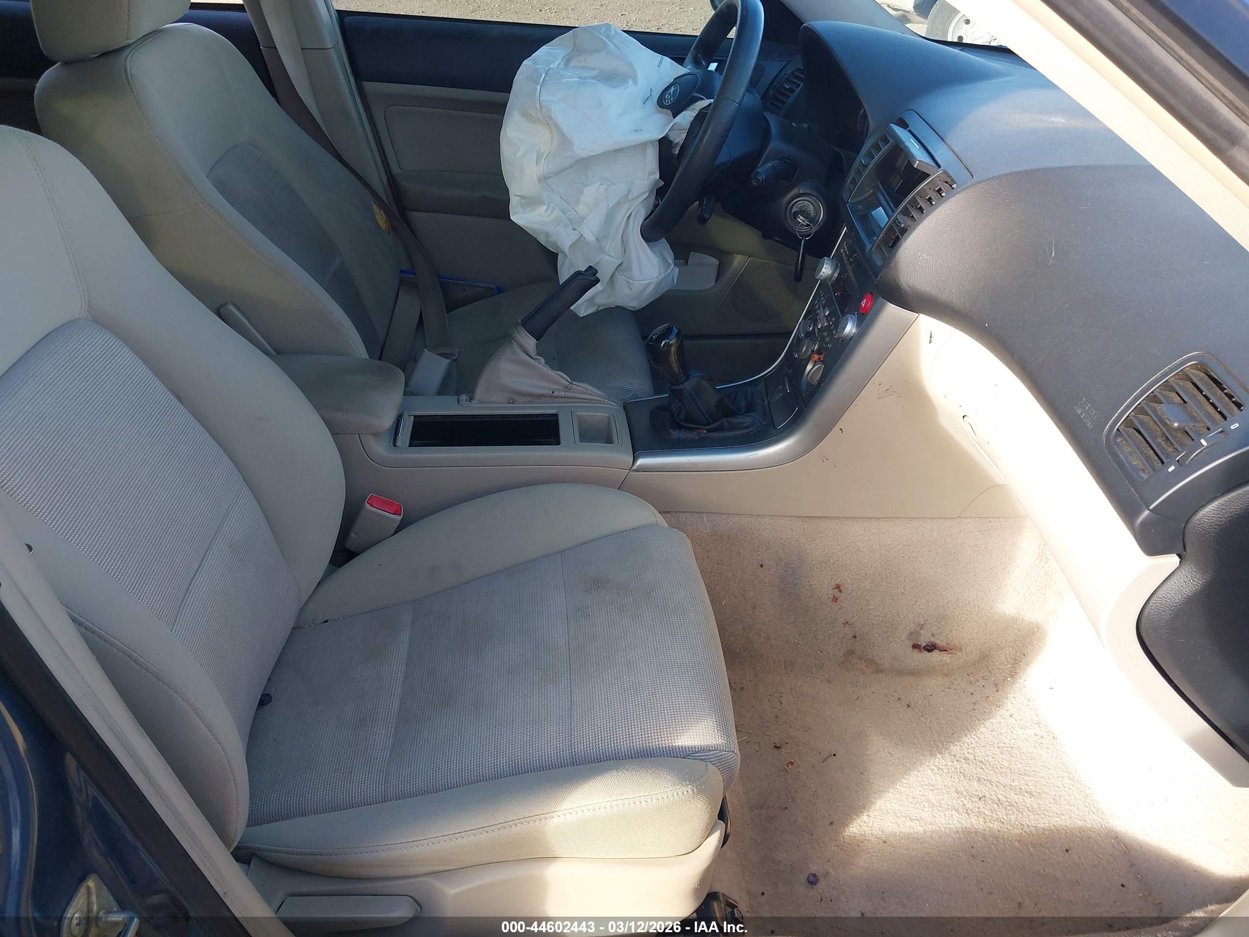 SUBARU OUTBACK image 5