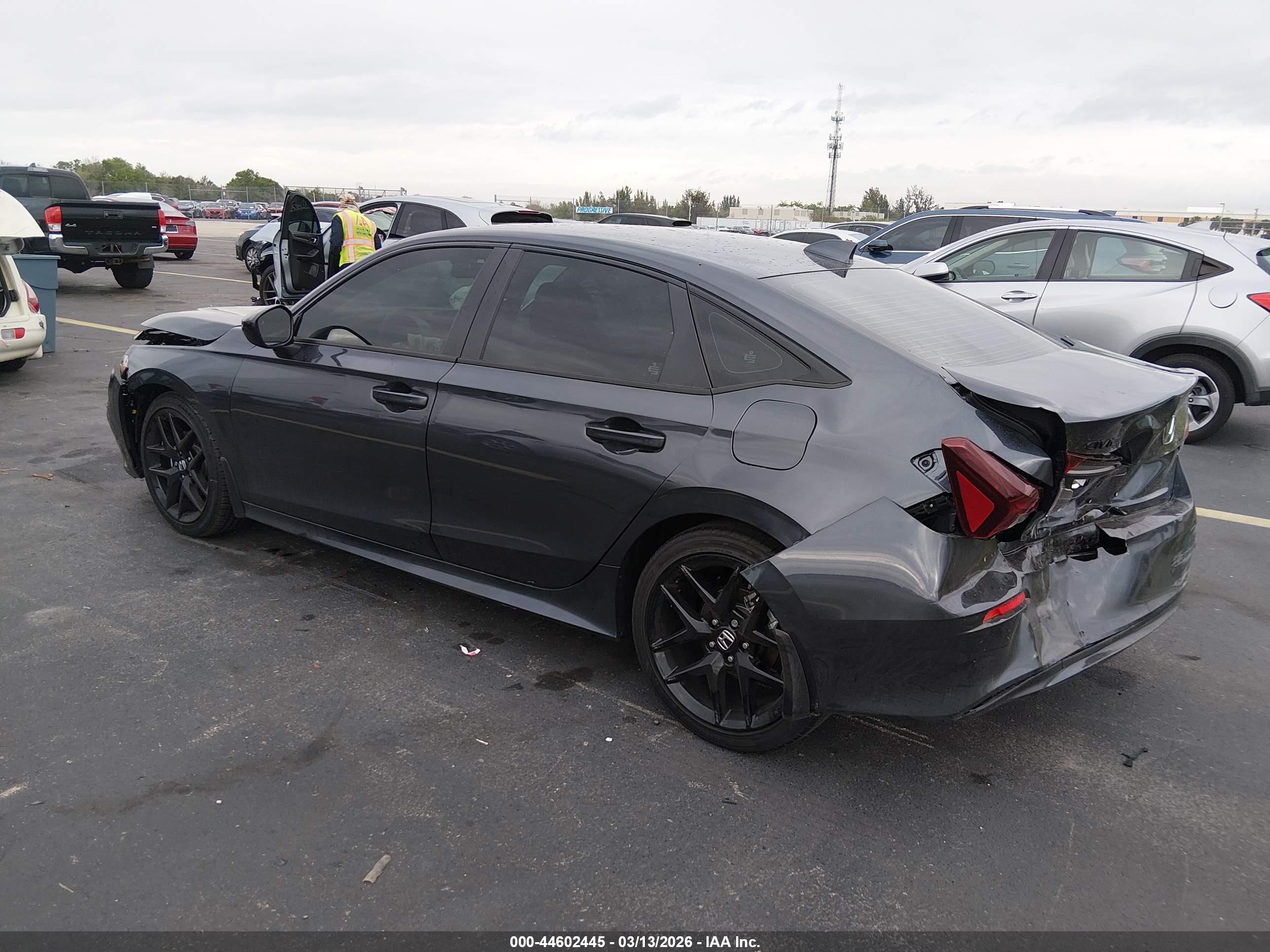 HONDA CIVIC image 3