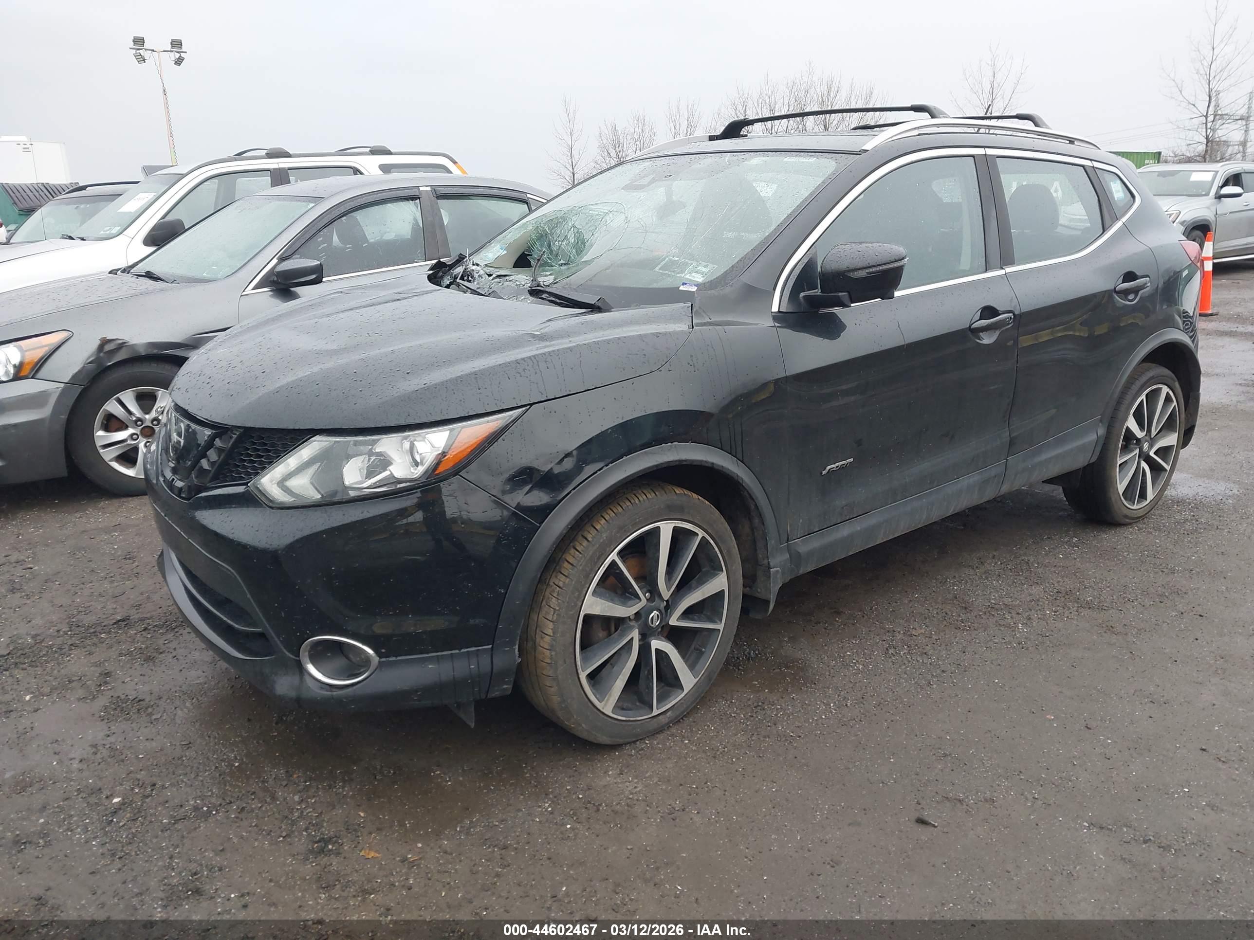 NISSAN ROGUE image 2