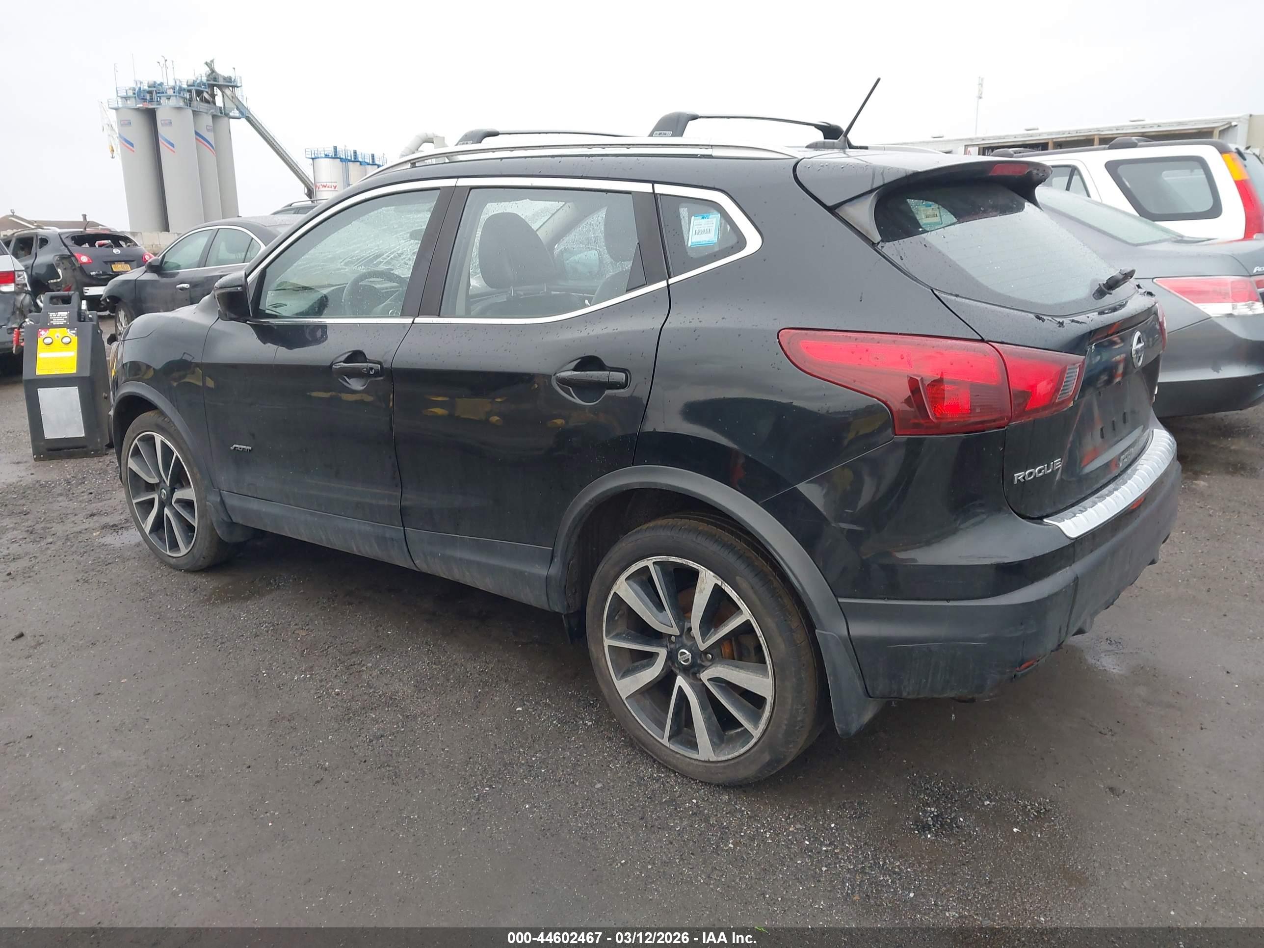 NISSAN ROGUE image 3