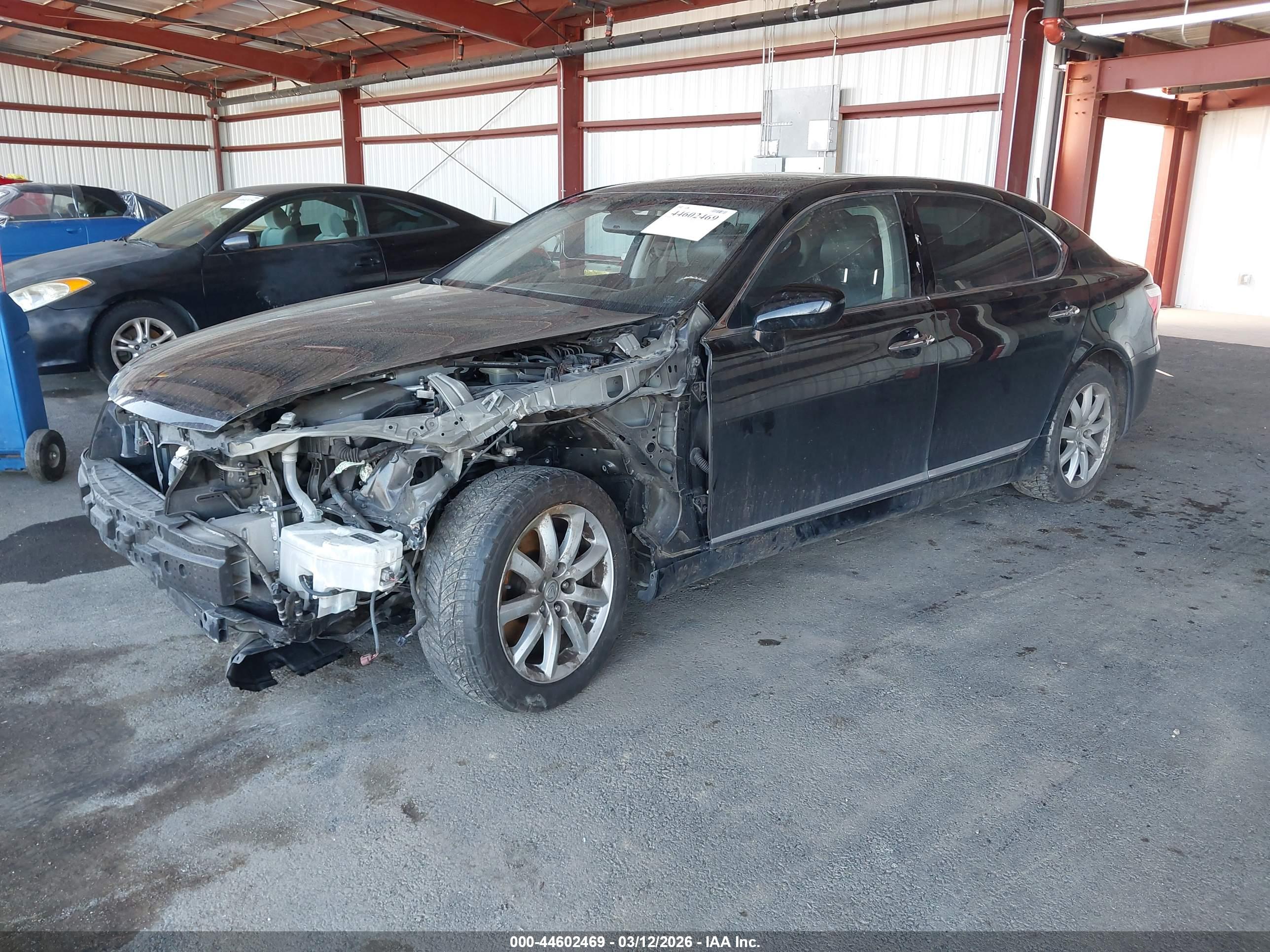 LEXUS LS image 2
