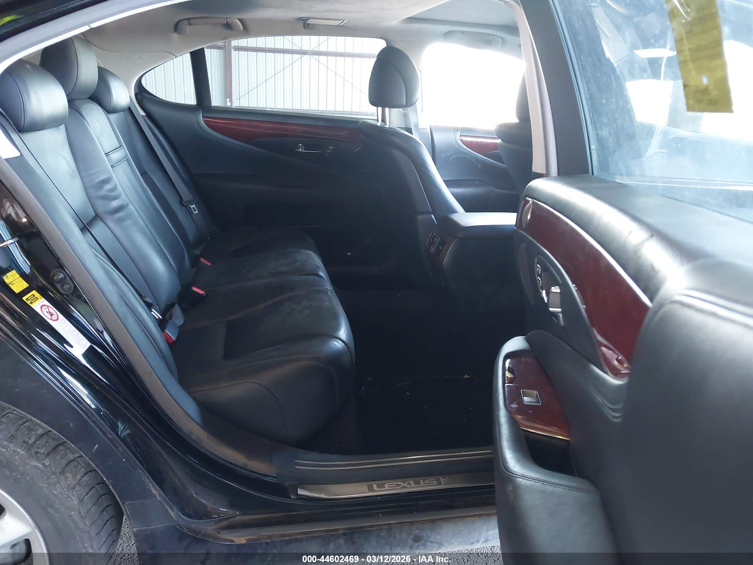 LEXUS LS image 8