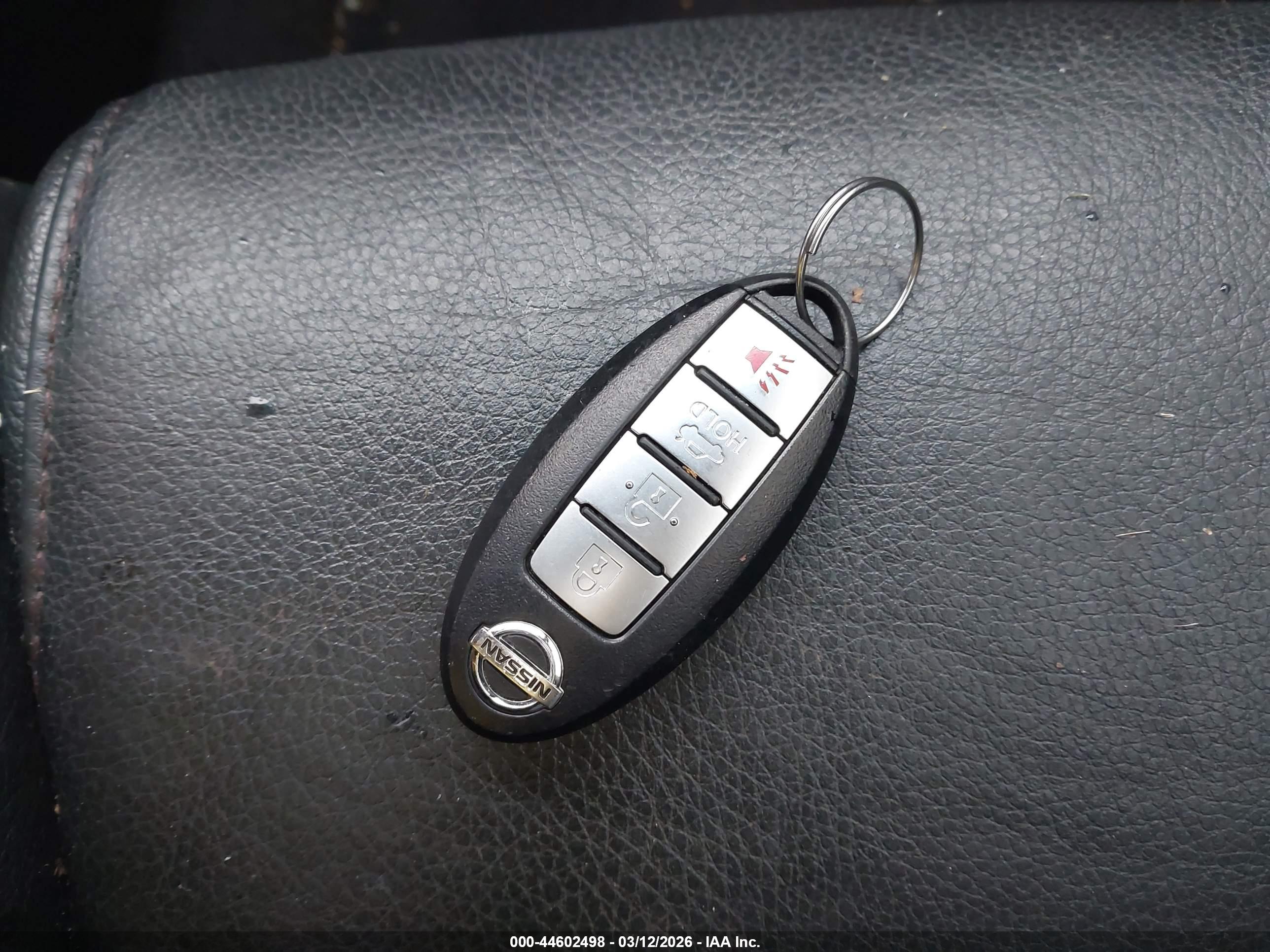 NISSAN MAXIMA image 11