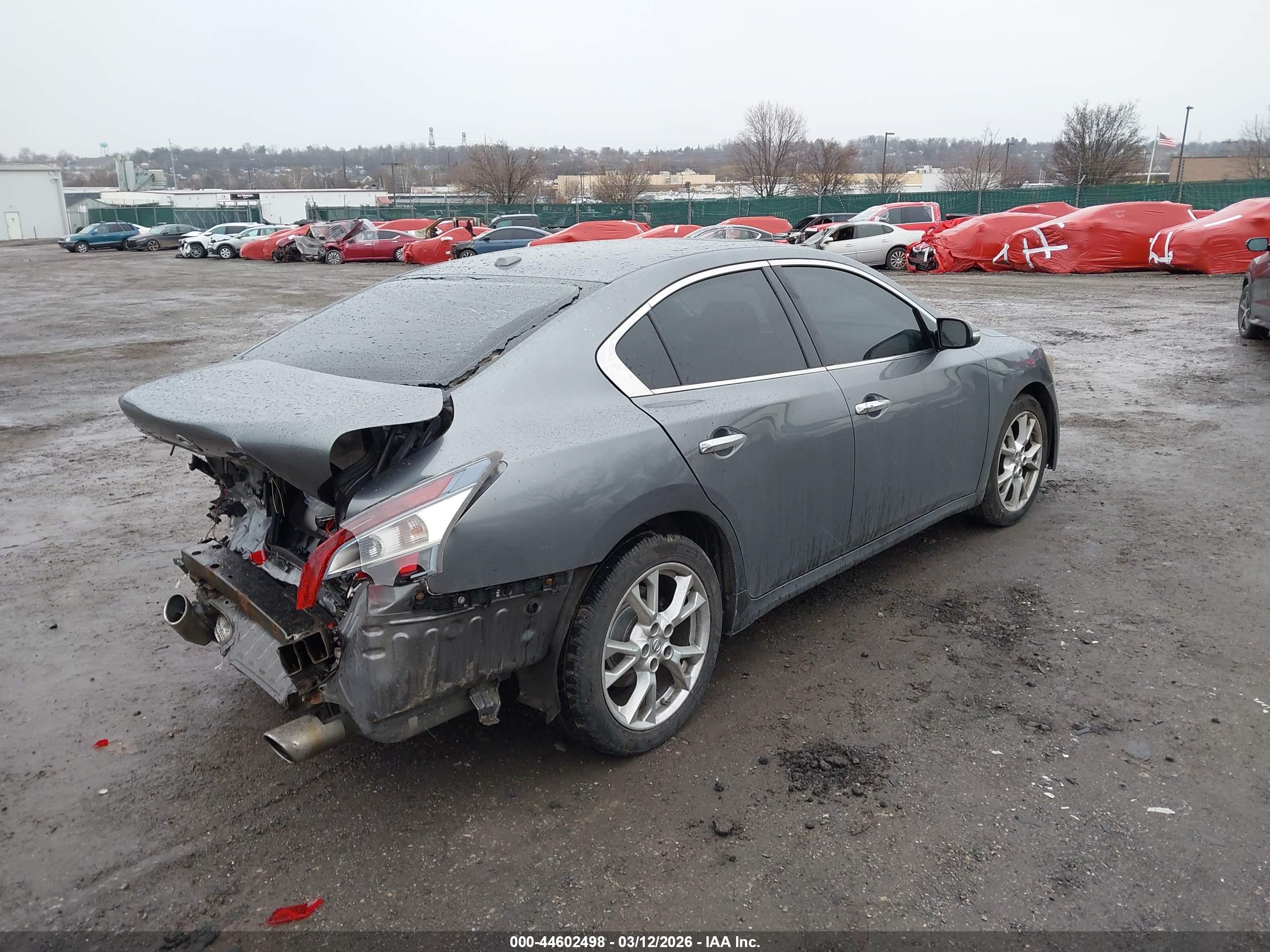NISSAN MAXIMA image 4