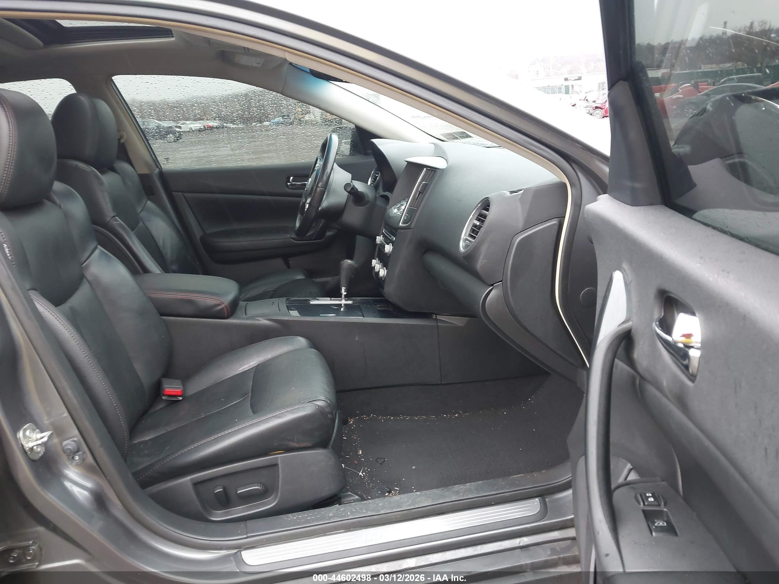 NISSAN MAXIMA image 5