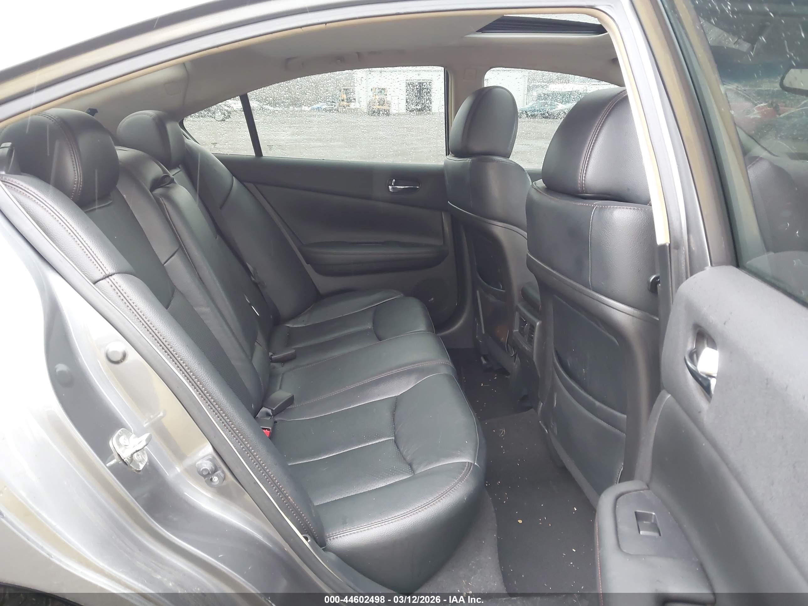 NISSAN MAXIMA image 8