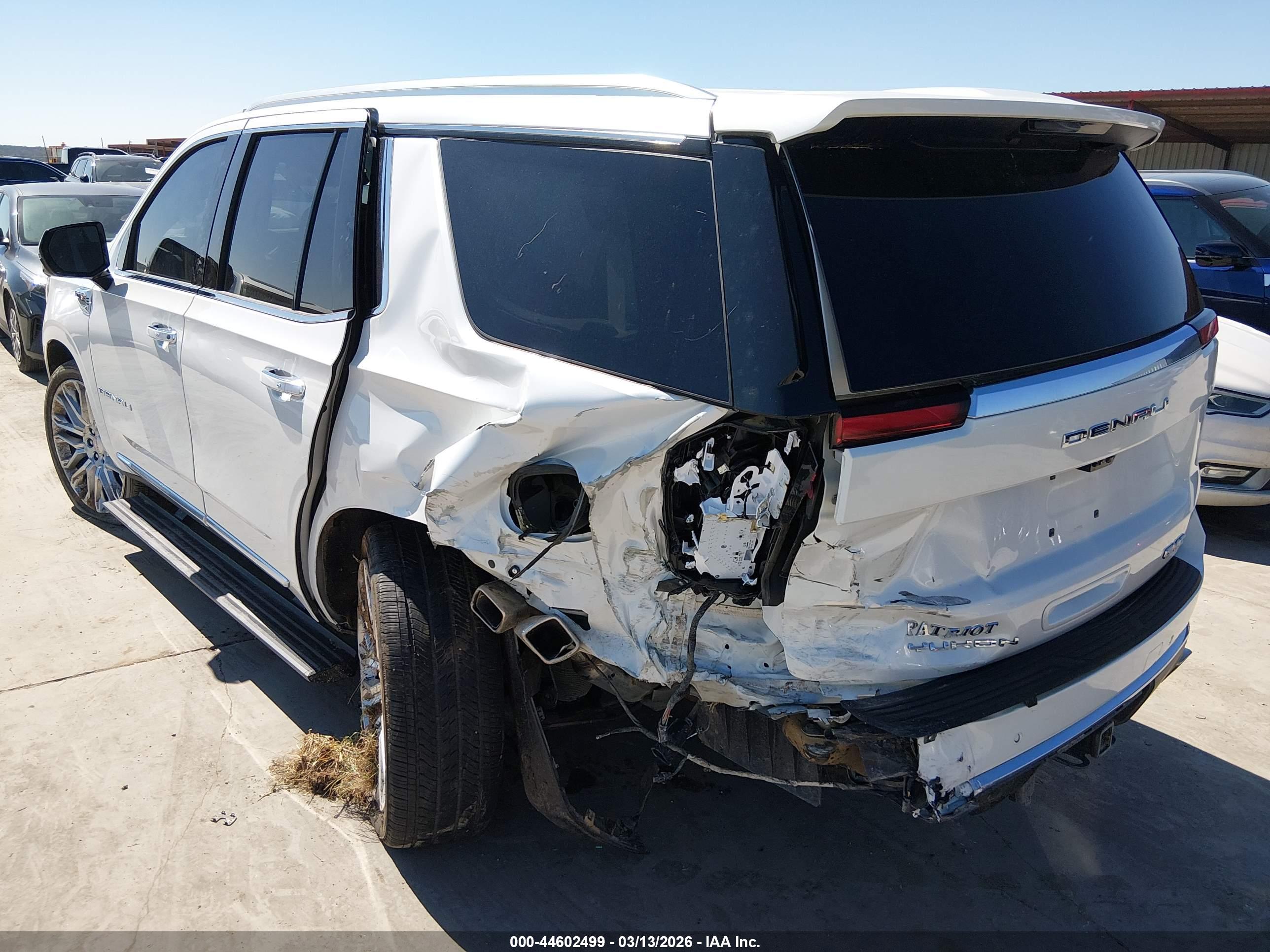 GMC YUKON image 3