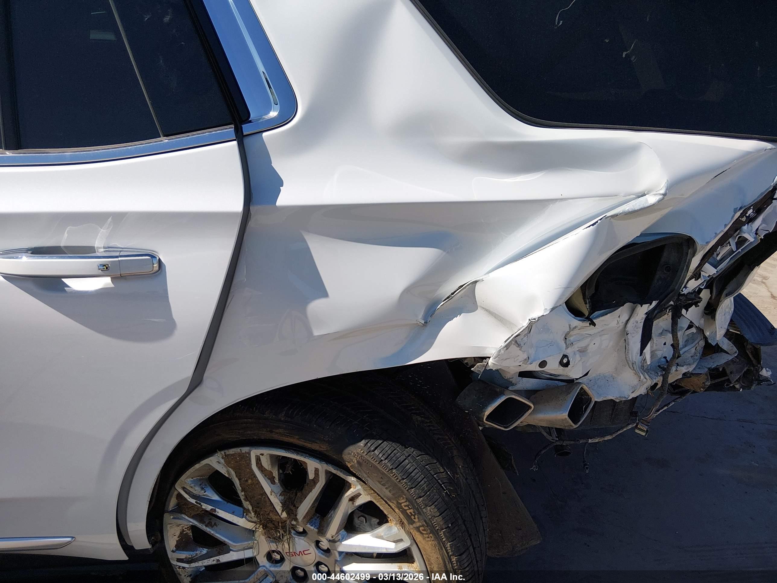 GMC YUKON image 6