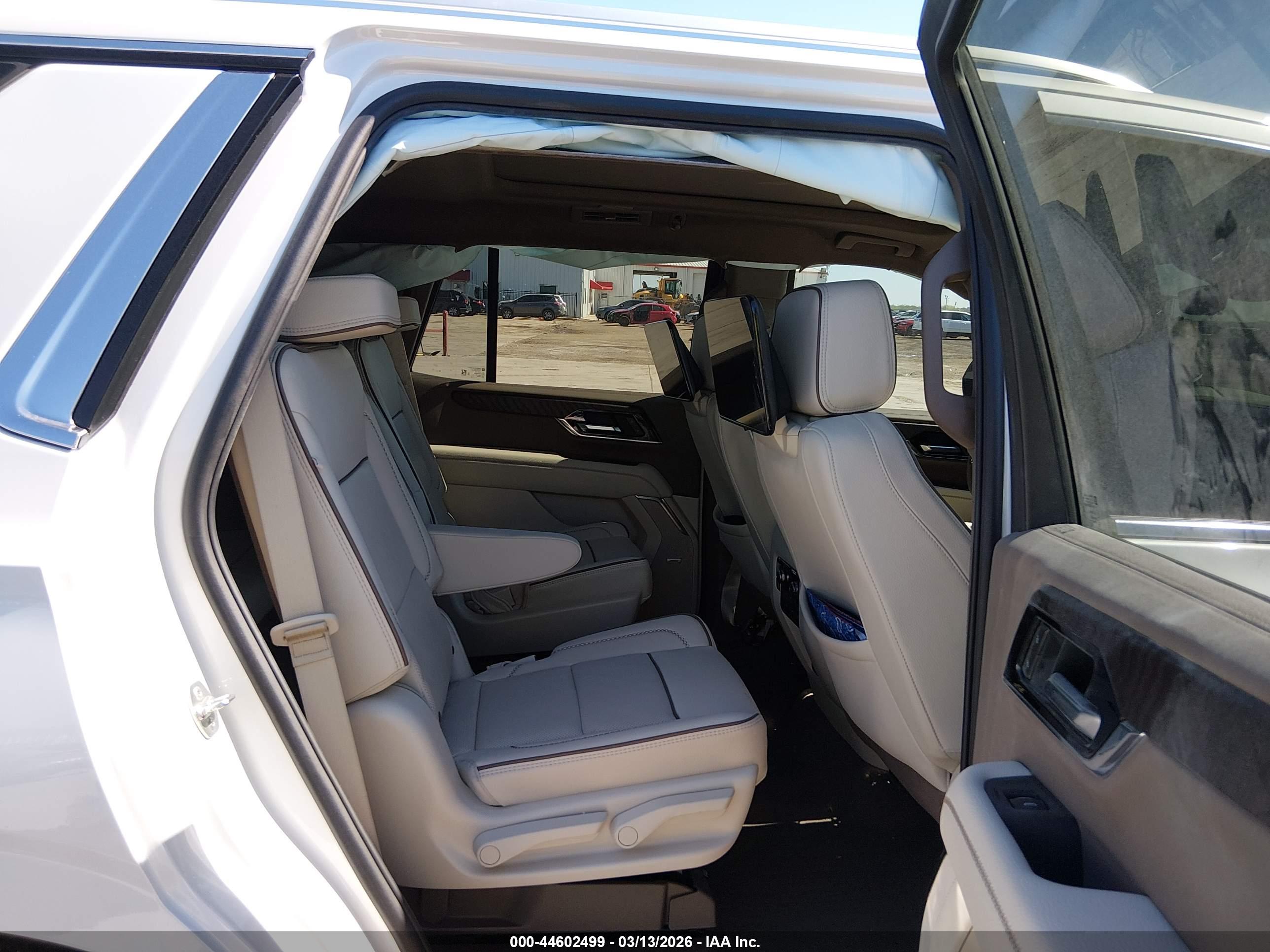 GMC YUKON image 8