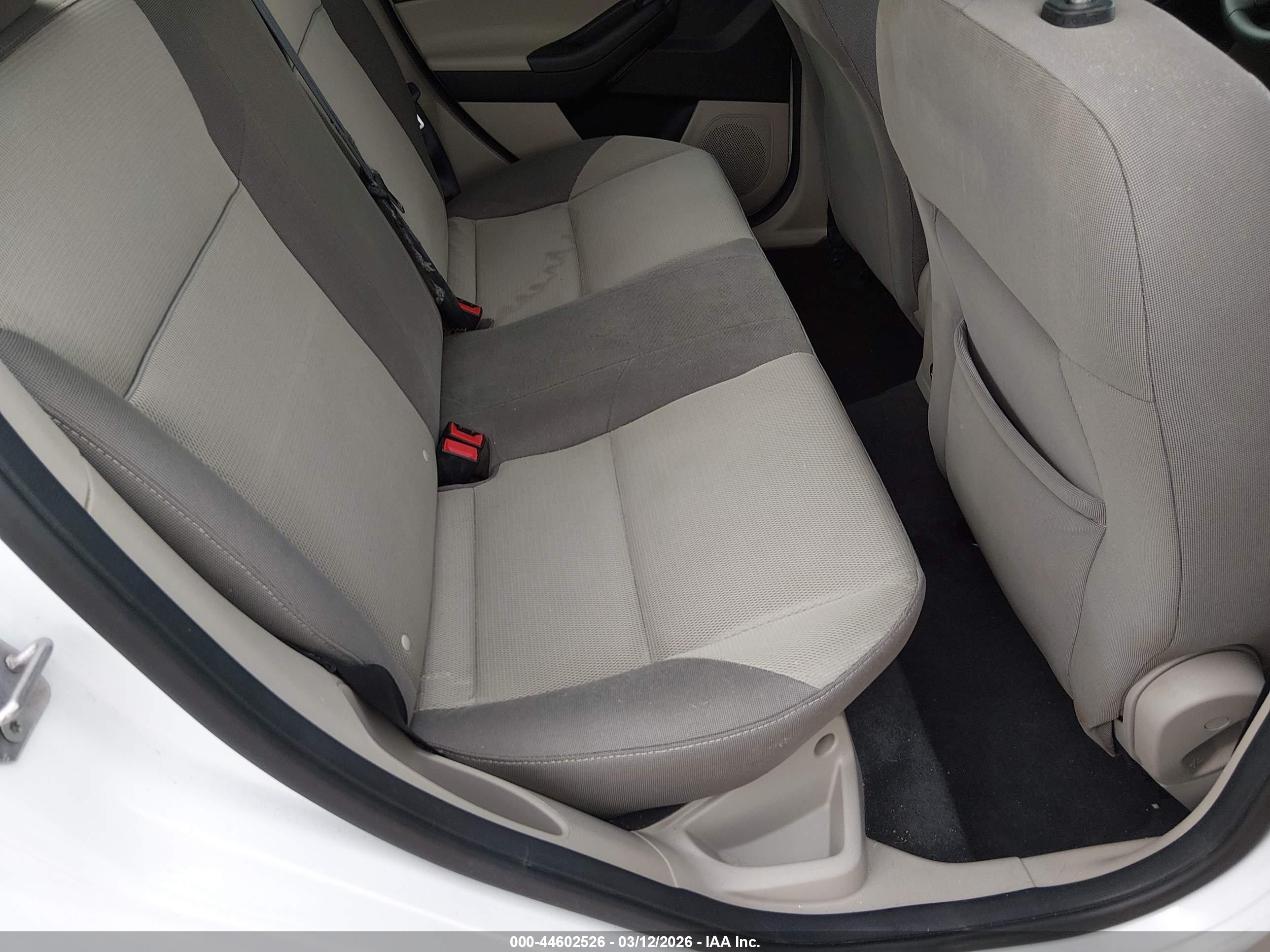 FORD FOCUS image 8