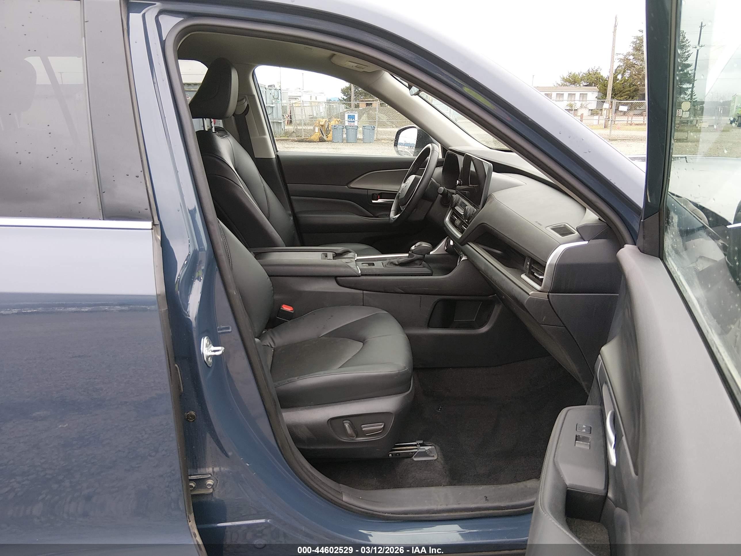 TOYOTA GRAND image 5