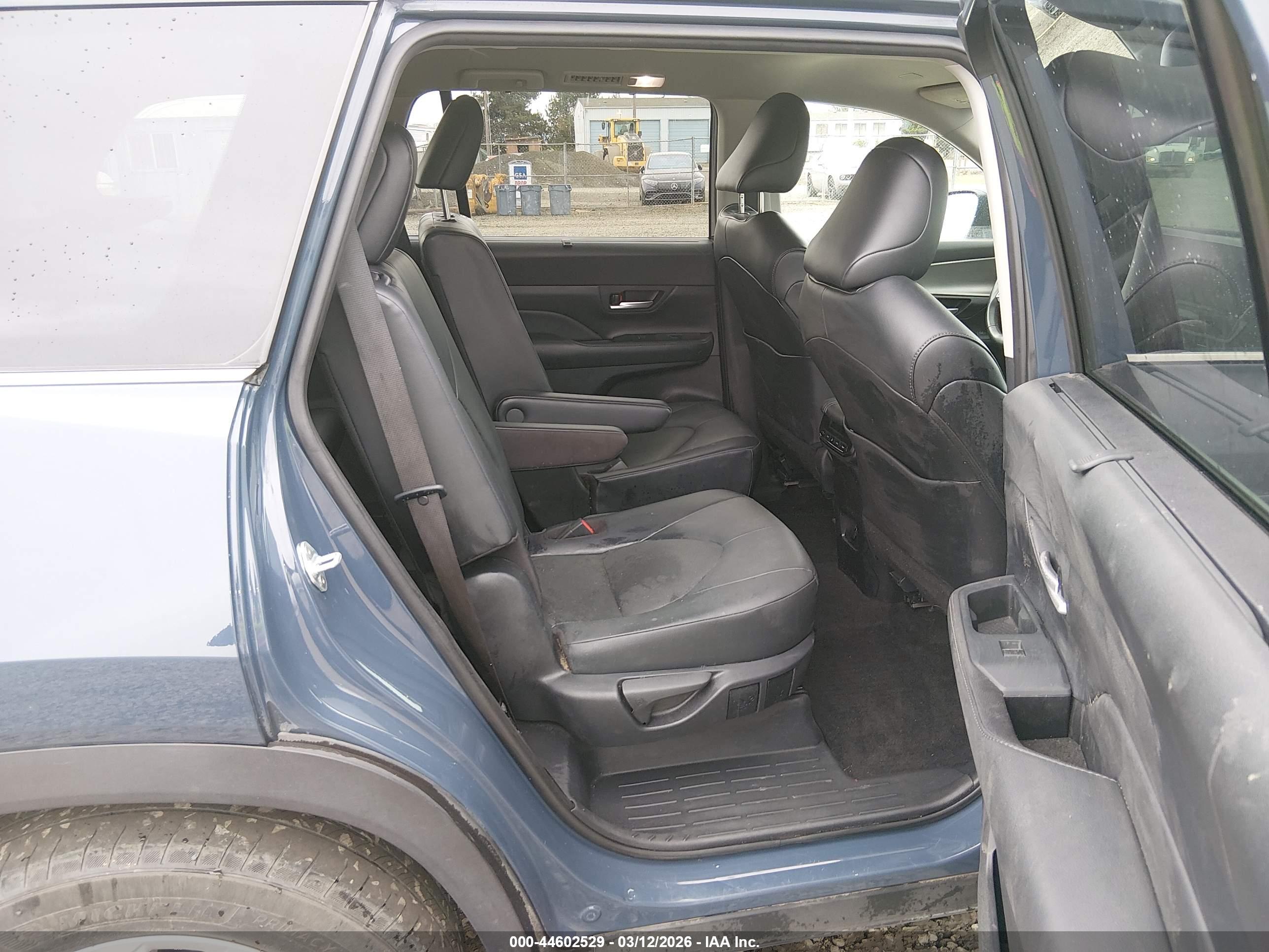 TOYOTA GRAND image 8